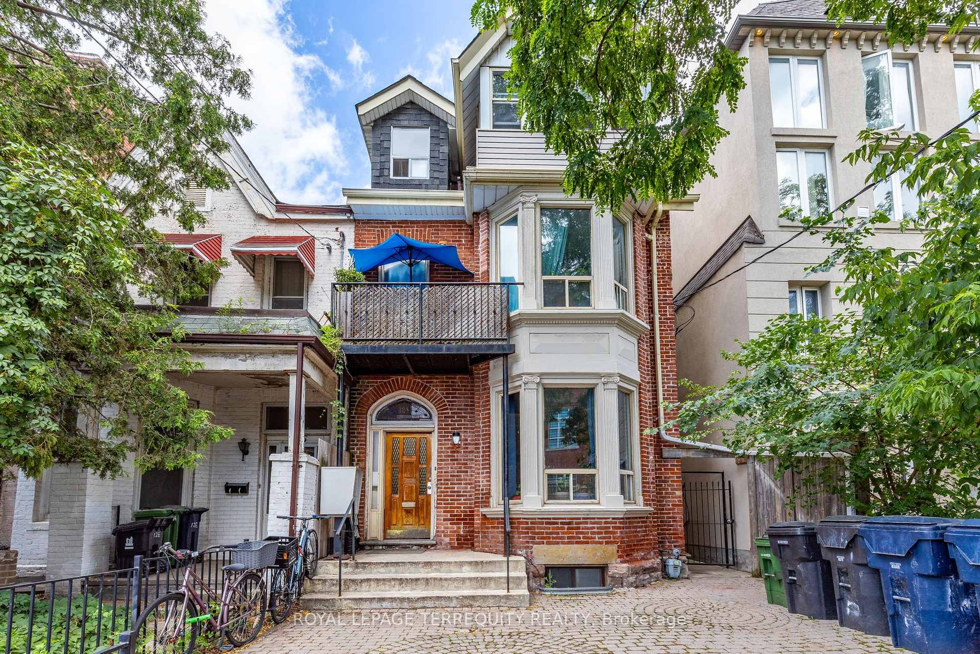 102-124 Baldwin Street, Toronto, ON - Outdoor With Facade