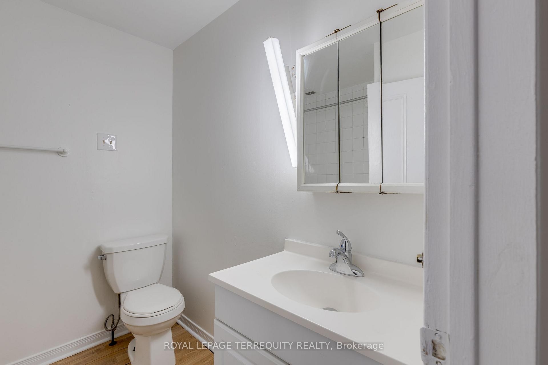 102-124 Baldwin Street, Toronto, ON - Indoor Photo Showing Bathroom