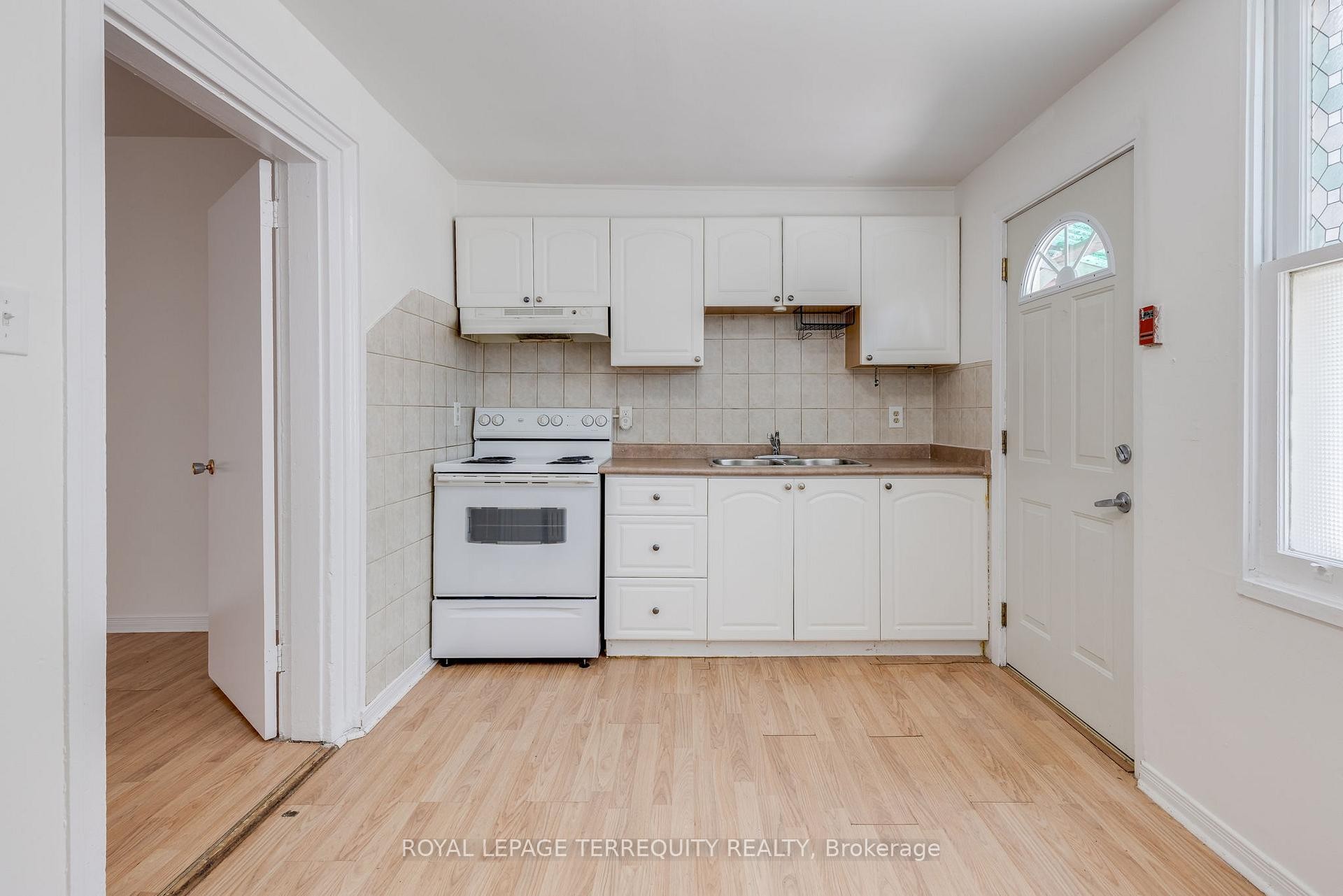 102-124 Baldwin Street, Toronto, ON - Indoor Photo Showing Kitchen With Double Sink