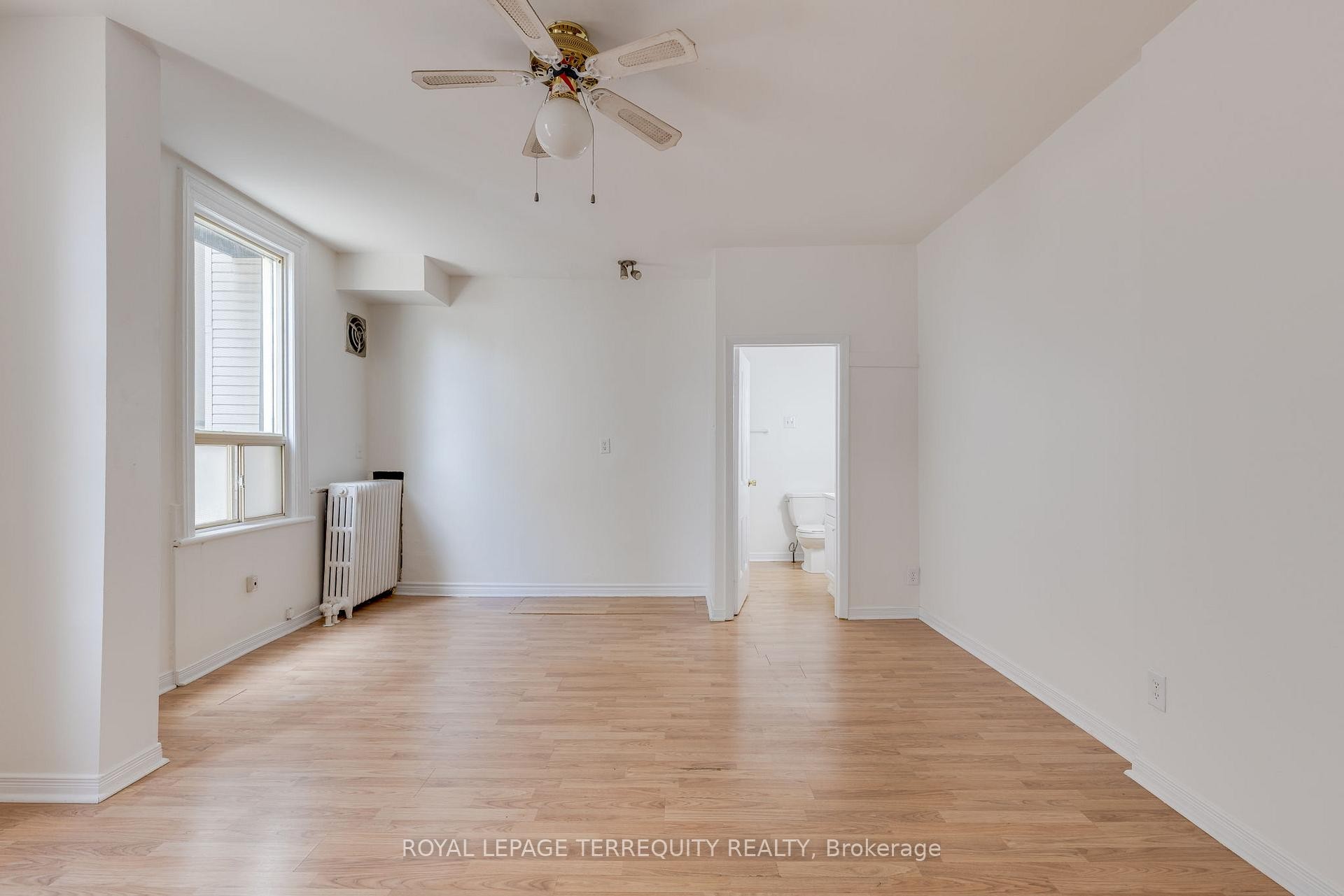 102-124 Baldwin Street, Toronto, ON - Indoor Photo Showing Other Room