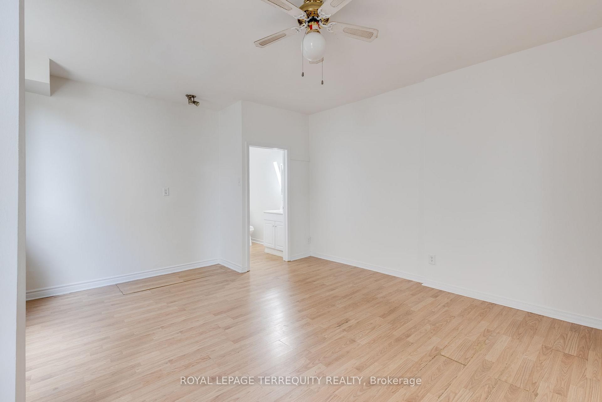 102-124 Baldwin Street, Toronto, ON - Indoor Photo Showing Other Room