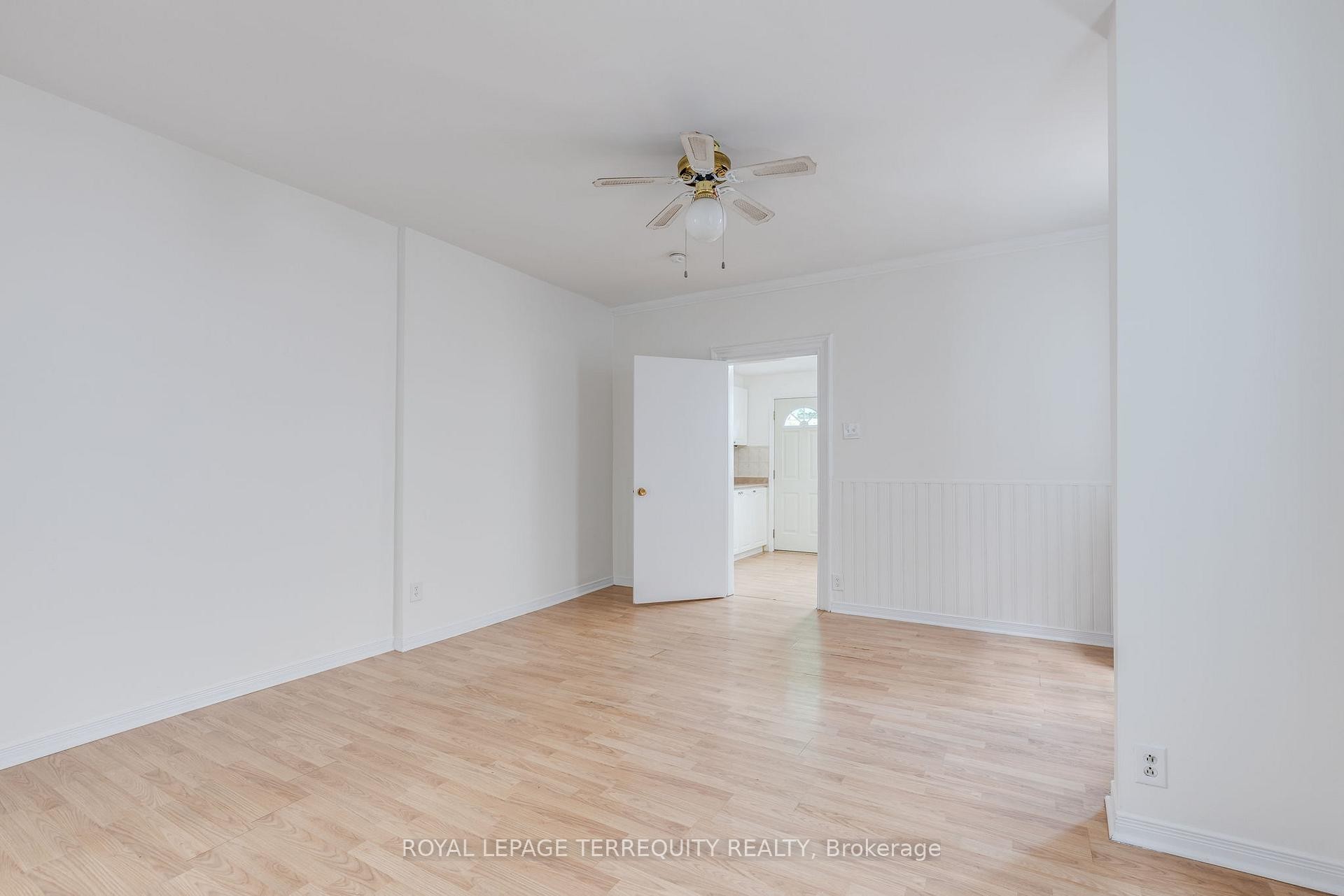 102-124 Baldwin Street, Toronto, ON - Indoor Photo Showing Other Room