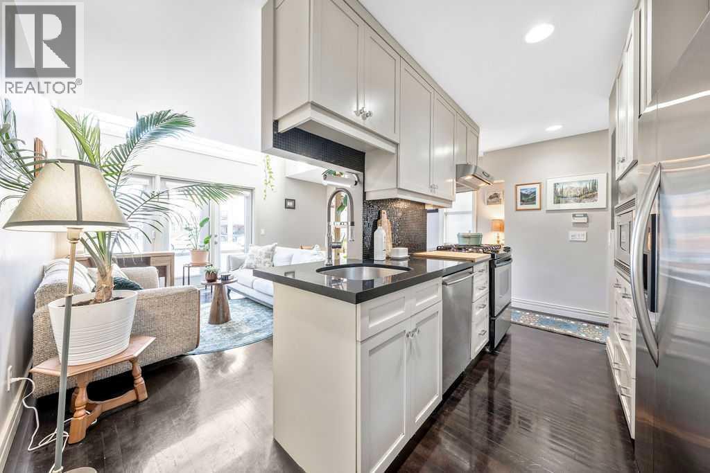 2, 52 6 Street Ne, Calgary, AB - Indoor Photo Showing Kitchen With Upgraded Kitchen