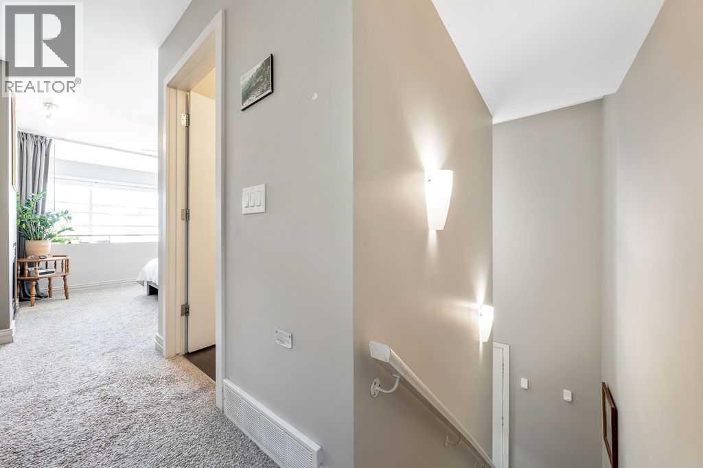 2, 52 6 Street Ne, Calgary, AB - Indoor Photo Showing Other Room