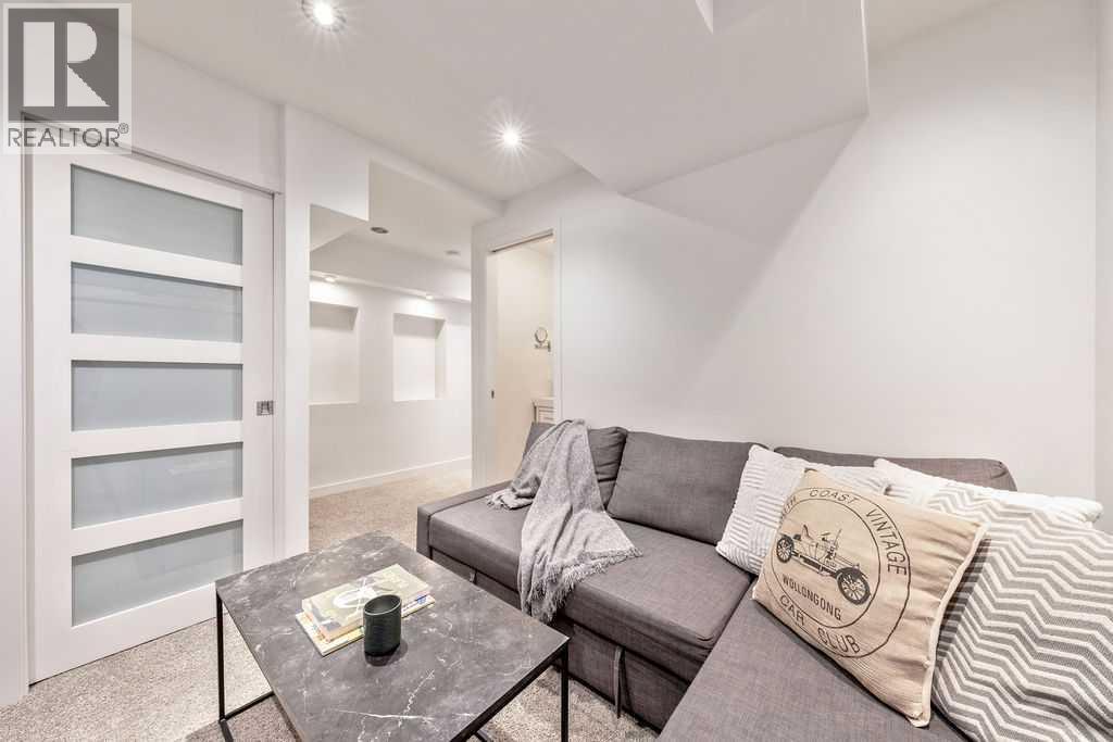 2, 52 6 Street Ne, Calgary, AB - Indoor