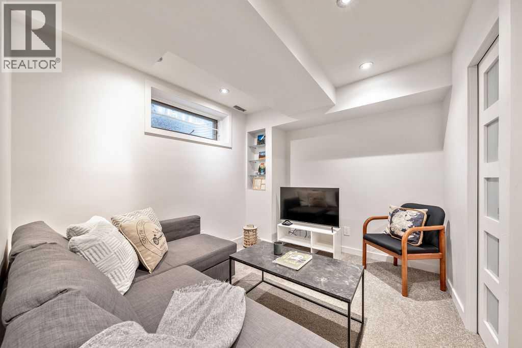 2, 52 6 Street Ne, Calgary, AB - Indoor Photo Showing Other Room