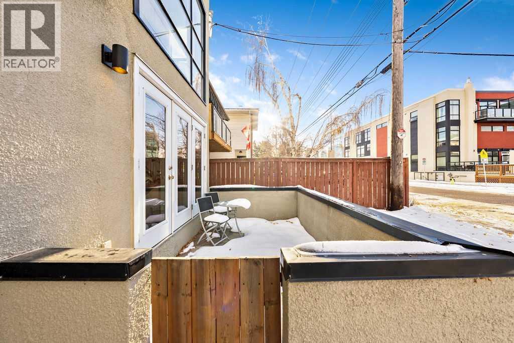 2, 52 6 Street Ne, Calgary, AB - Outdoor