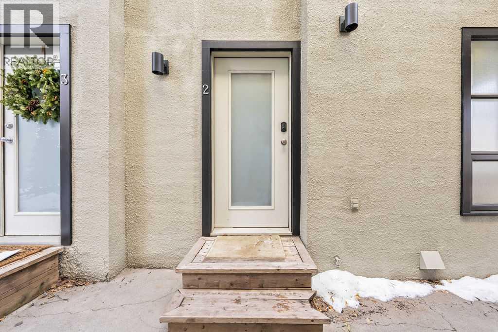 2, 52 6 Street Ne, Calgary, AB - Outdoor With Exterior