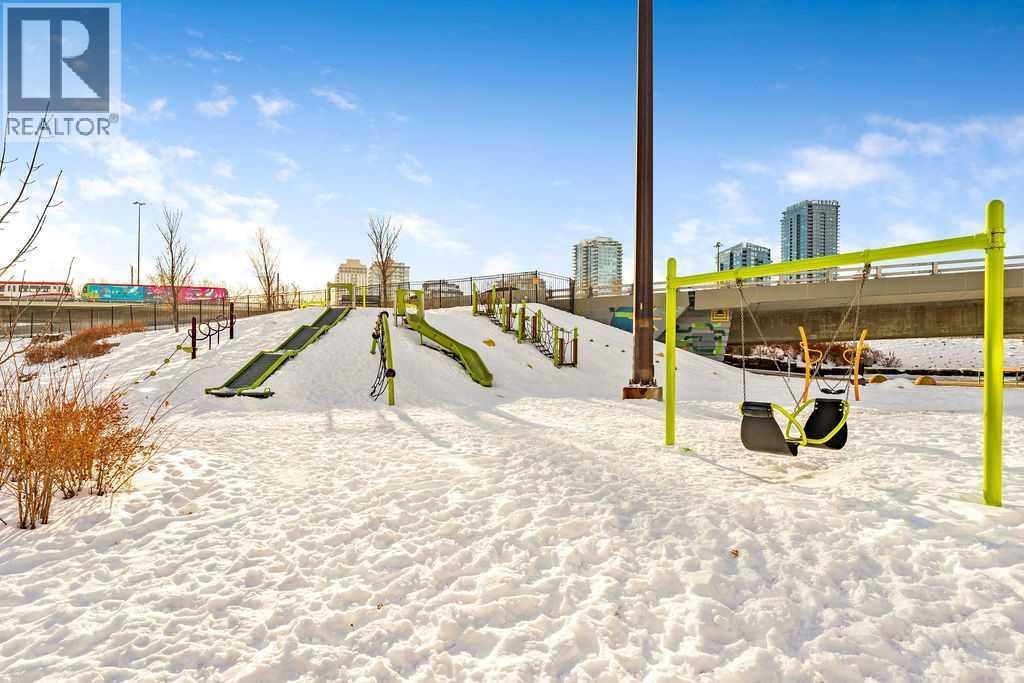 2, 52 6 Street Ne, Calgary, AB - Outdoor