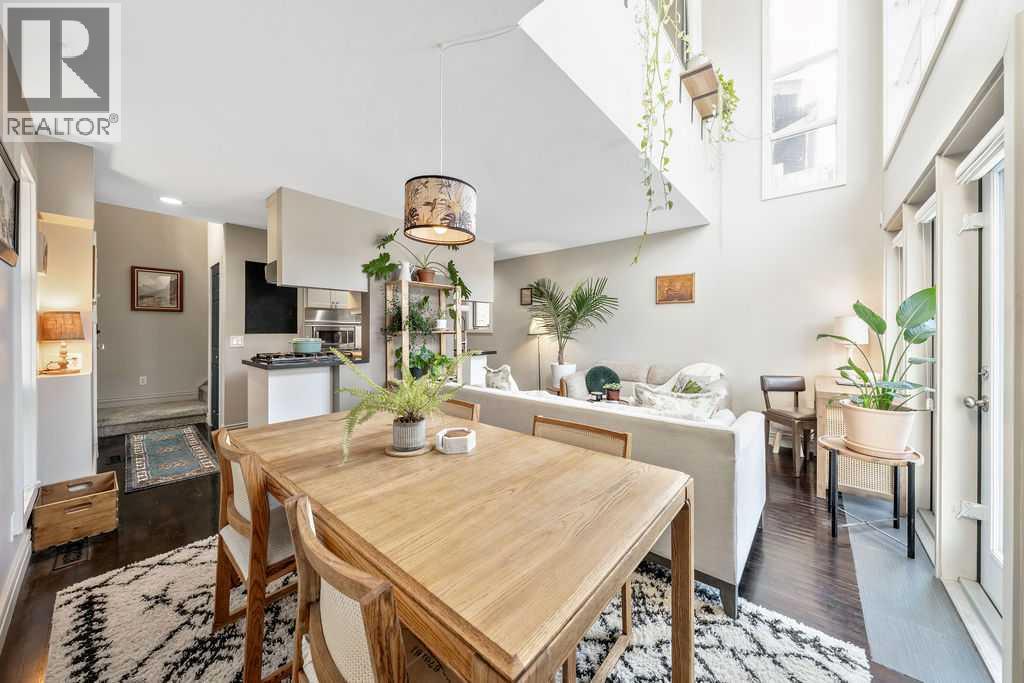 2, 52 6 Street Ne, Calgary, AB - Indoor Photo Showing Dining Room