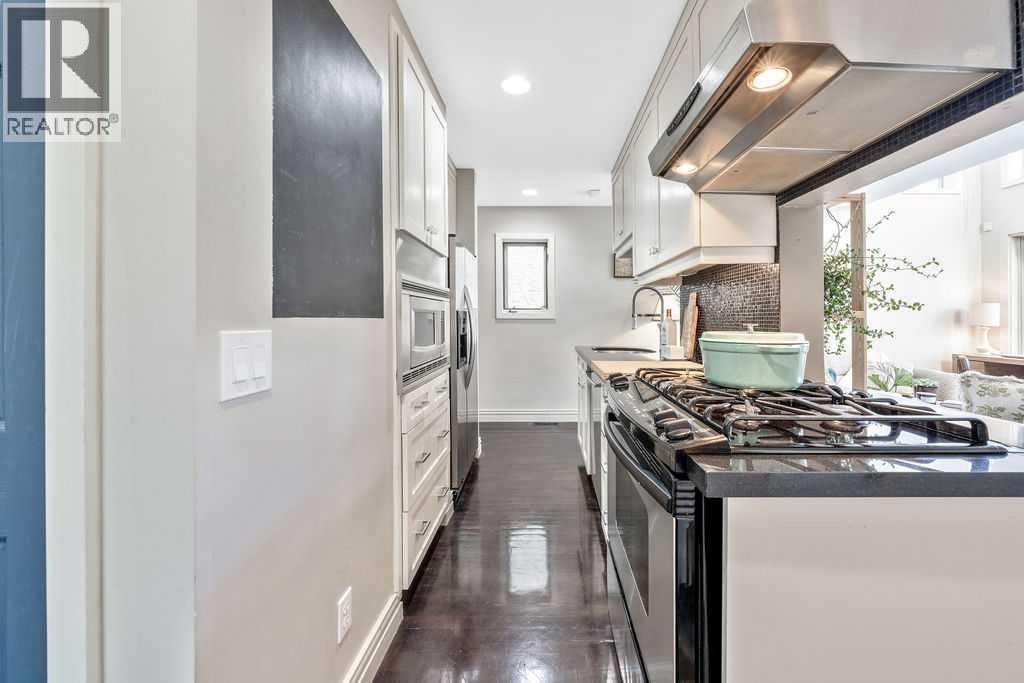 2, 52 6 Street Ne, Calgary, AB - Indoor Photo Showing Kitchen