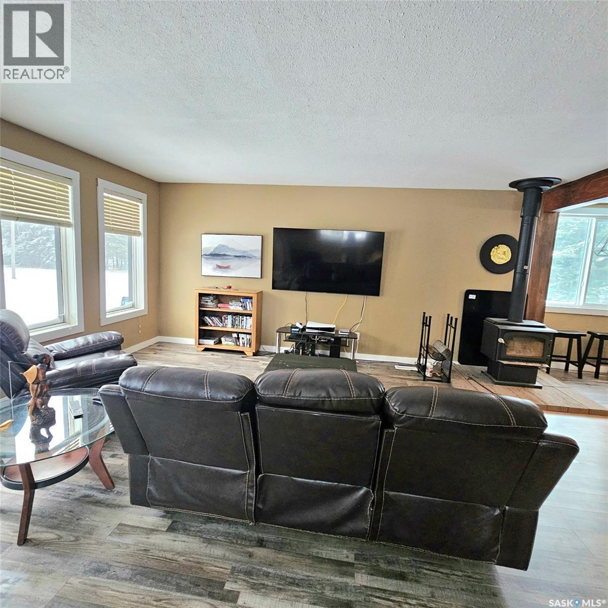 201 7Th Street E, Choiceland, SK - Indoor Photo Showing Living Room