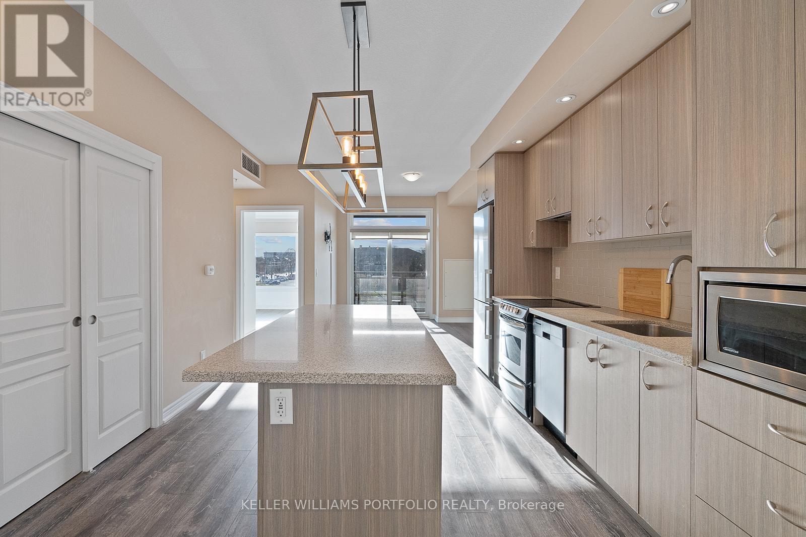 322 - 457 Plains Road E, Burlington, ON - Indoor Photo Showing Kitchen With Upgraded Kitchen