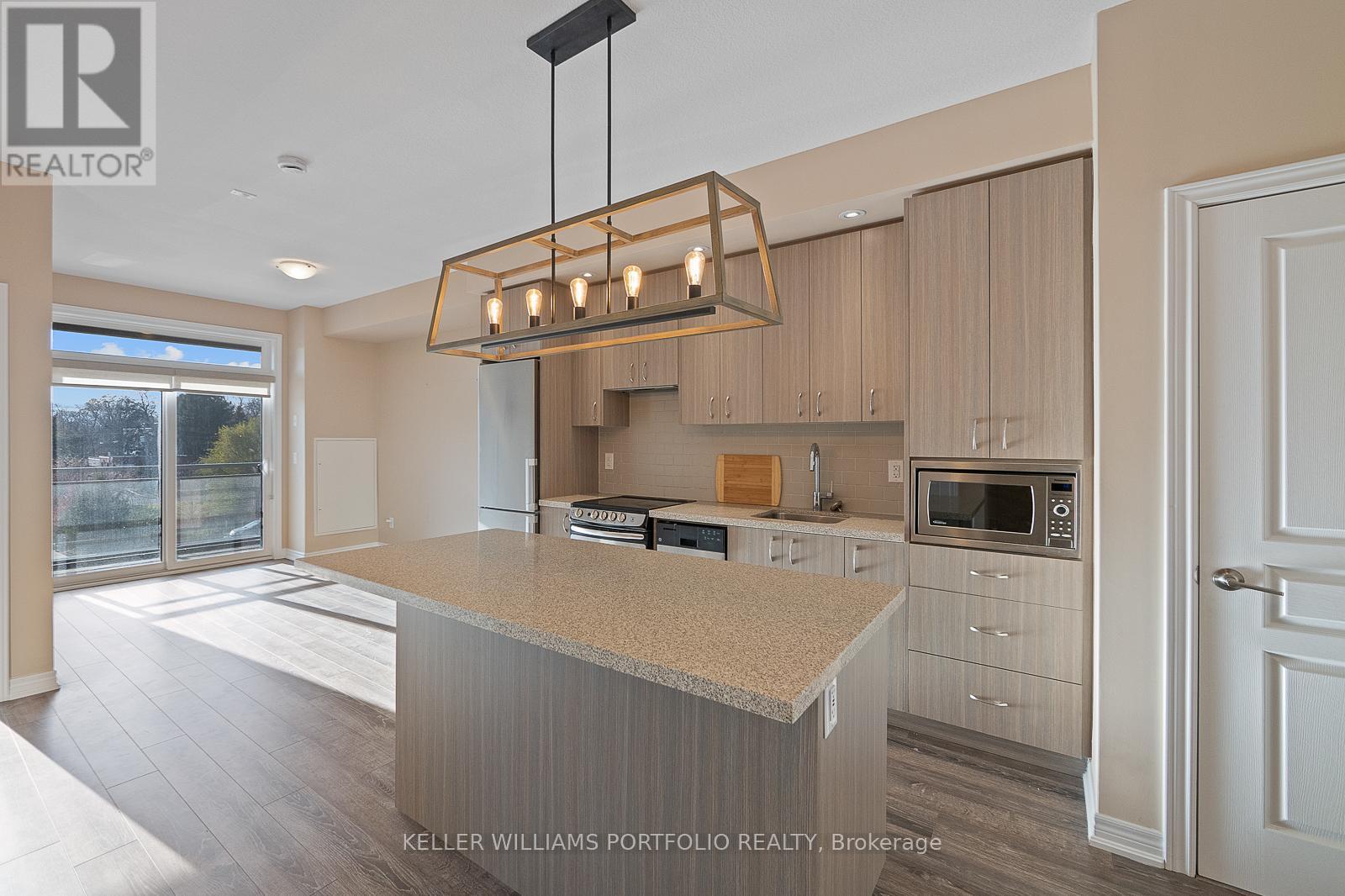 322 - 457 Plains Road E, Burlington, ON - Indoor Photo Showing Kitchen