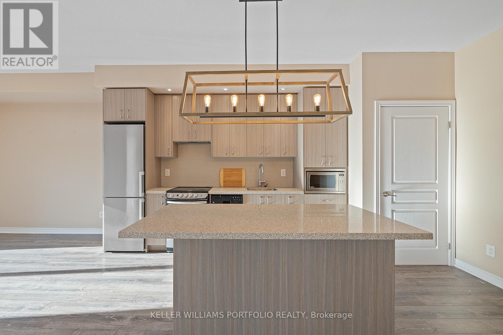 322 - 457 Plains Road E, Burlington, ON - Indoor Photo Showing Kitchen