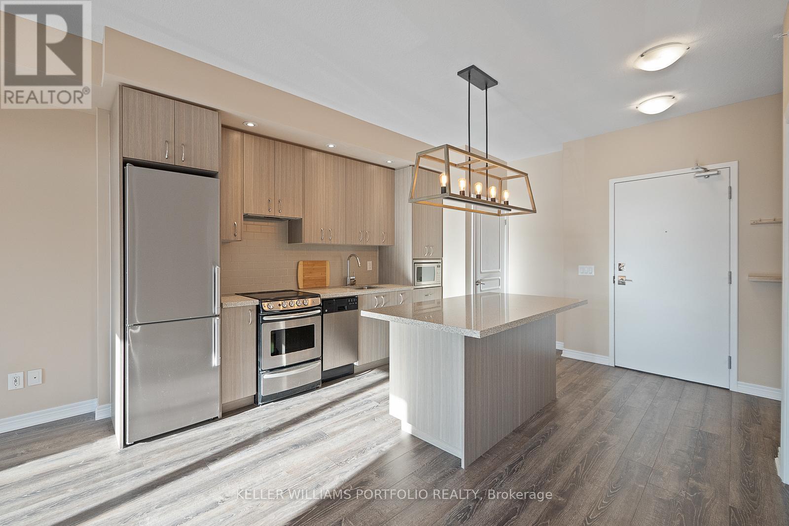 322 - 457 Plains Road E, Burlington, ON - Indoor Photo Showing Kitchen With Upgraded Kitchen