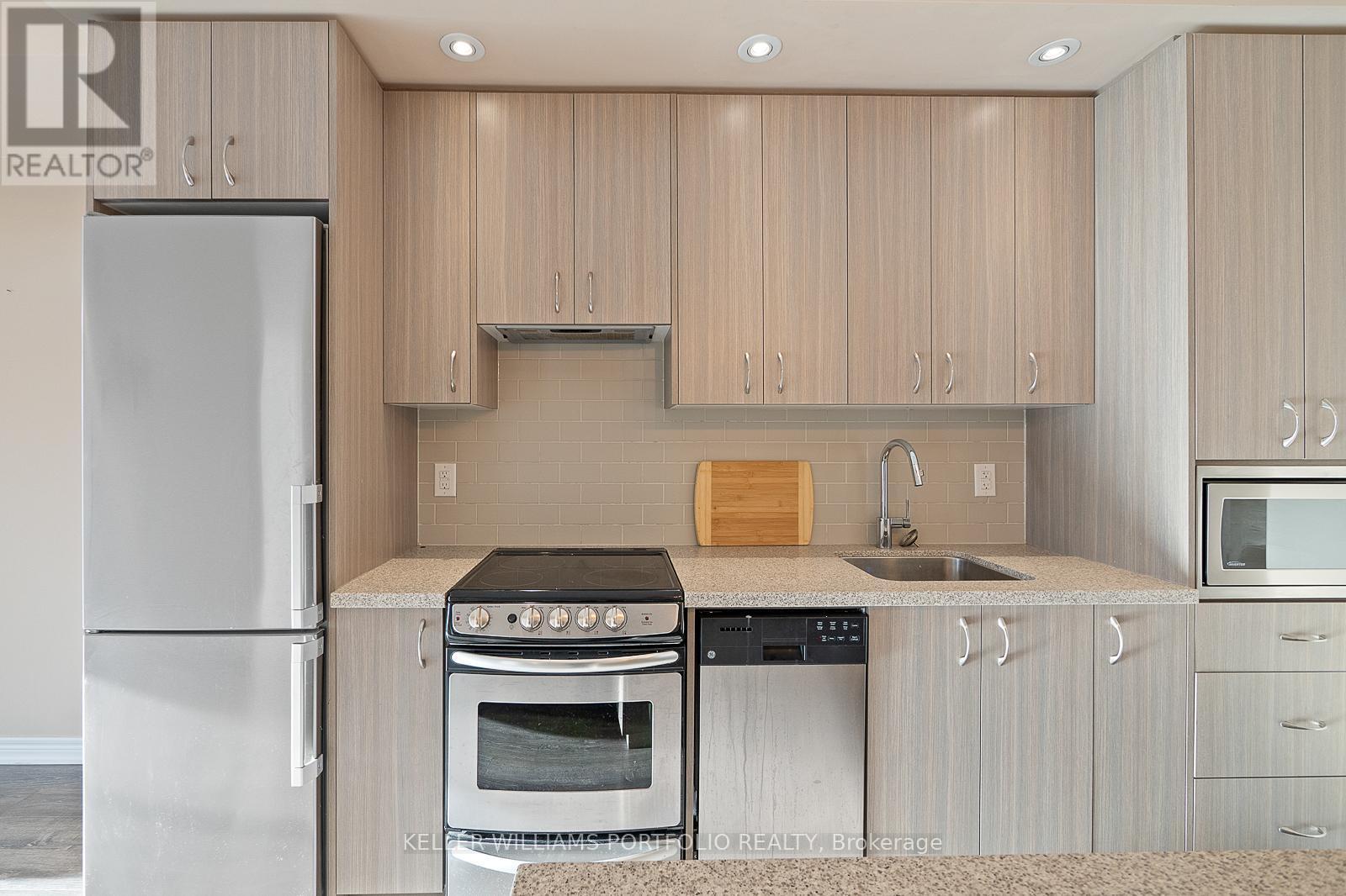 322 - 457 Plains Road E, Burlington, ON - Indoor Photo Showing Kitchen