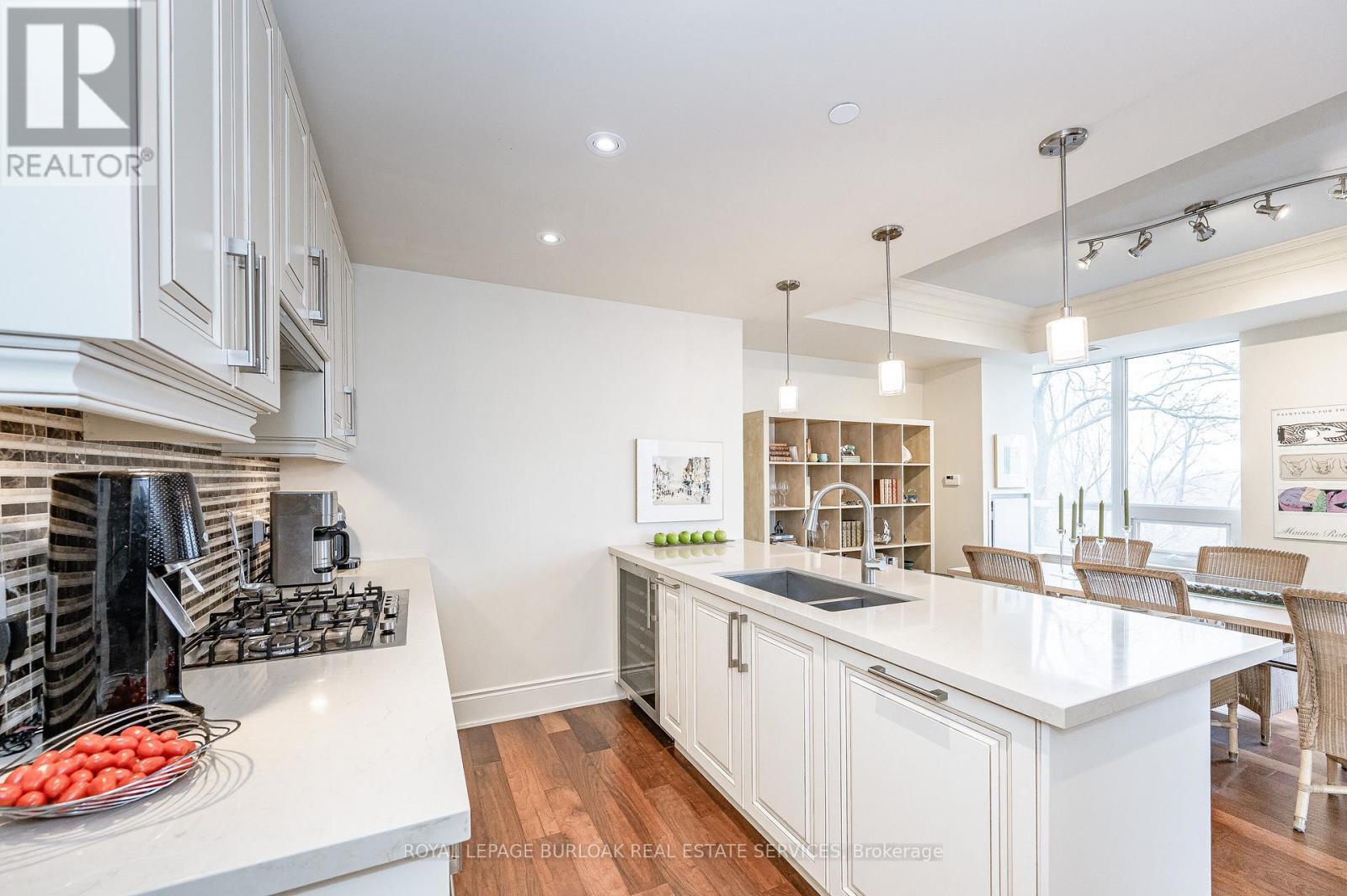 503 - 3500 Lakeshore Road W, Oakville, ON - Indoor Photo Showing Kitchen With Double Sink With Upgraded Kitchen
