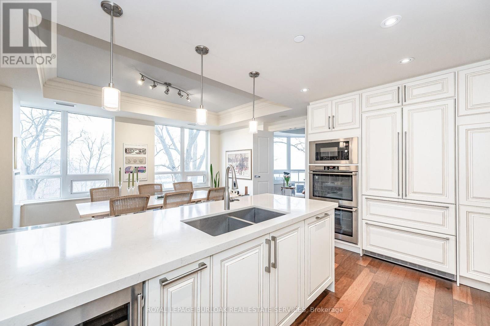 503 - 3500 Lakeshore Road W, Oakville, ON - Indoor Photo Showing Kitchen With Double Sink With Upgraded Kitchen