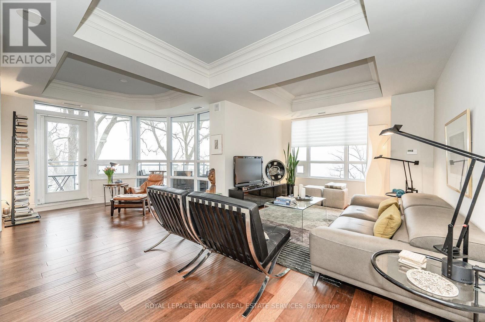 503 - 3500 Lakeshore Road W, Oakville, ON - Indoor Photo Showing Living Room