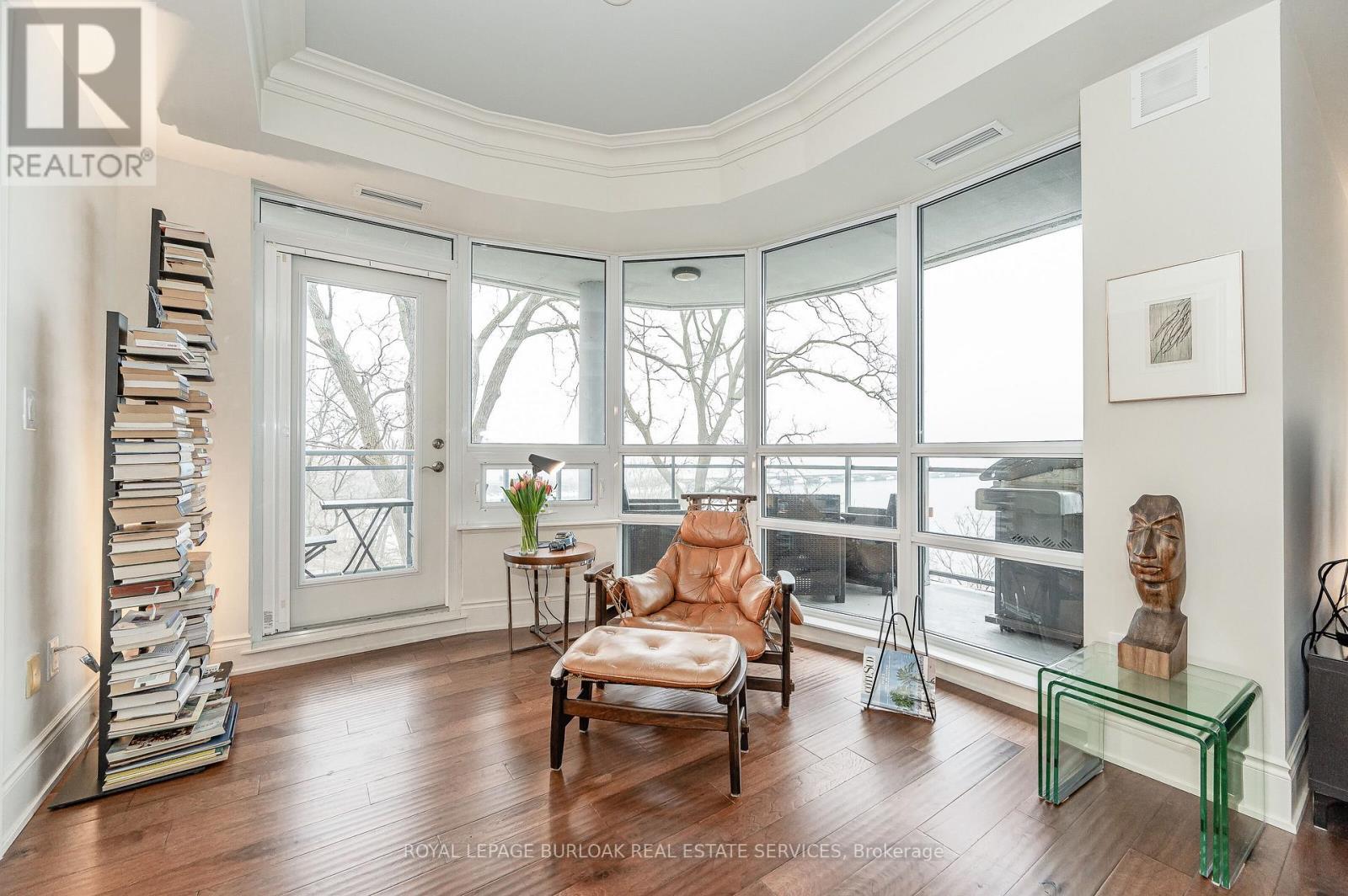503 - 3500 Lakeshore Road W, Oakville, ON - Indoor Photo Showing Living Room