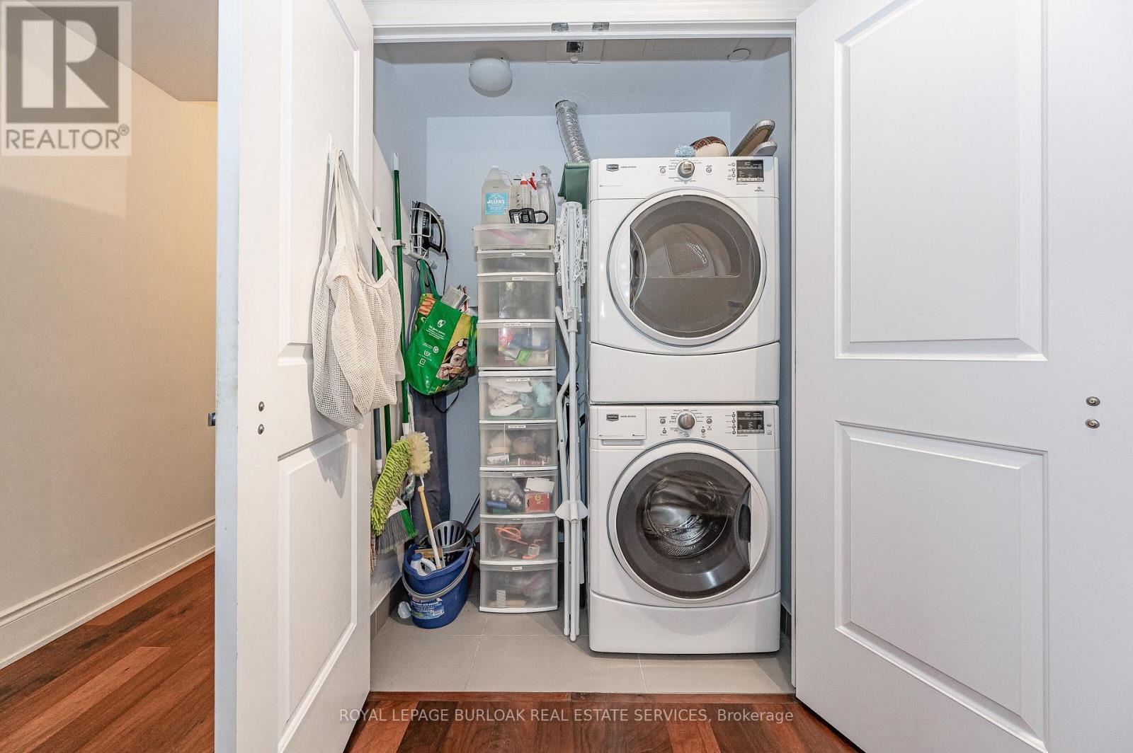 503 - 3500 Lakeshore Road W, Oakville, ON - Indoor Photo Showing Laundry Room