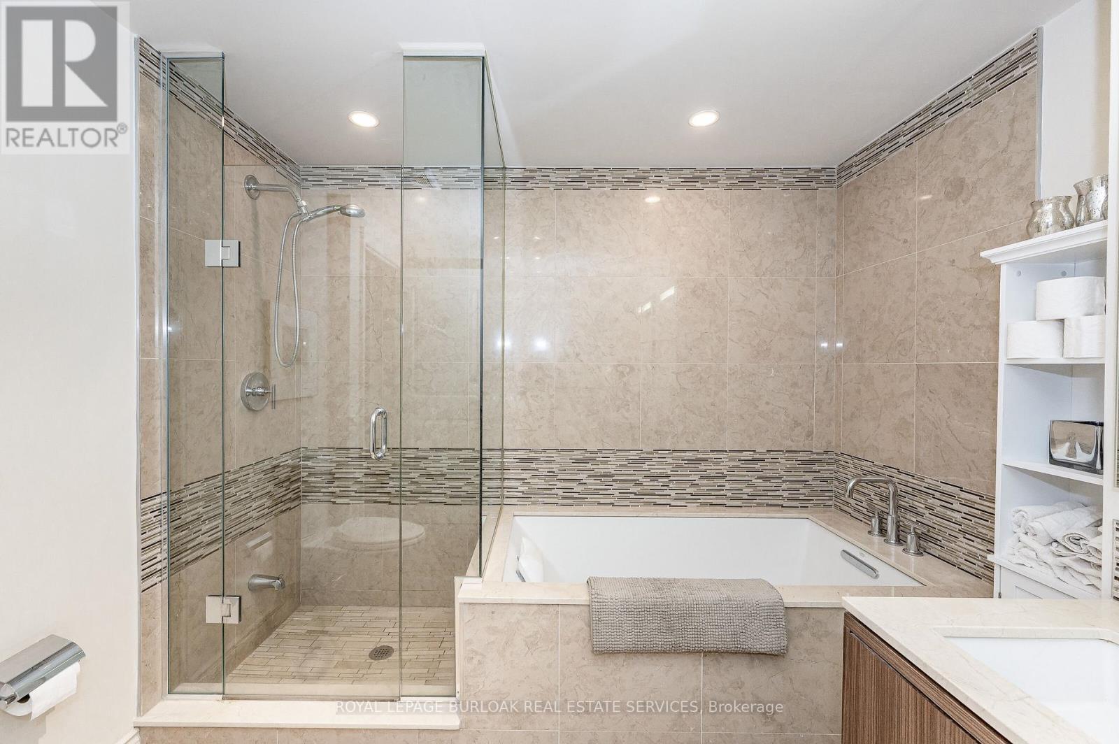 503 - 3500 Lakeshore Road W, Oakville, ON - Indoor Photo Showing Bathroom