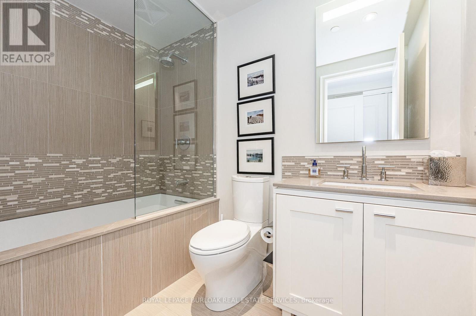 503 - 3500 Lakeshore Road W, Oakville, ON - Indoor Photo Showing Bathroom