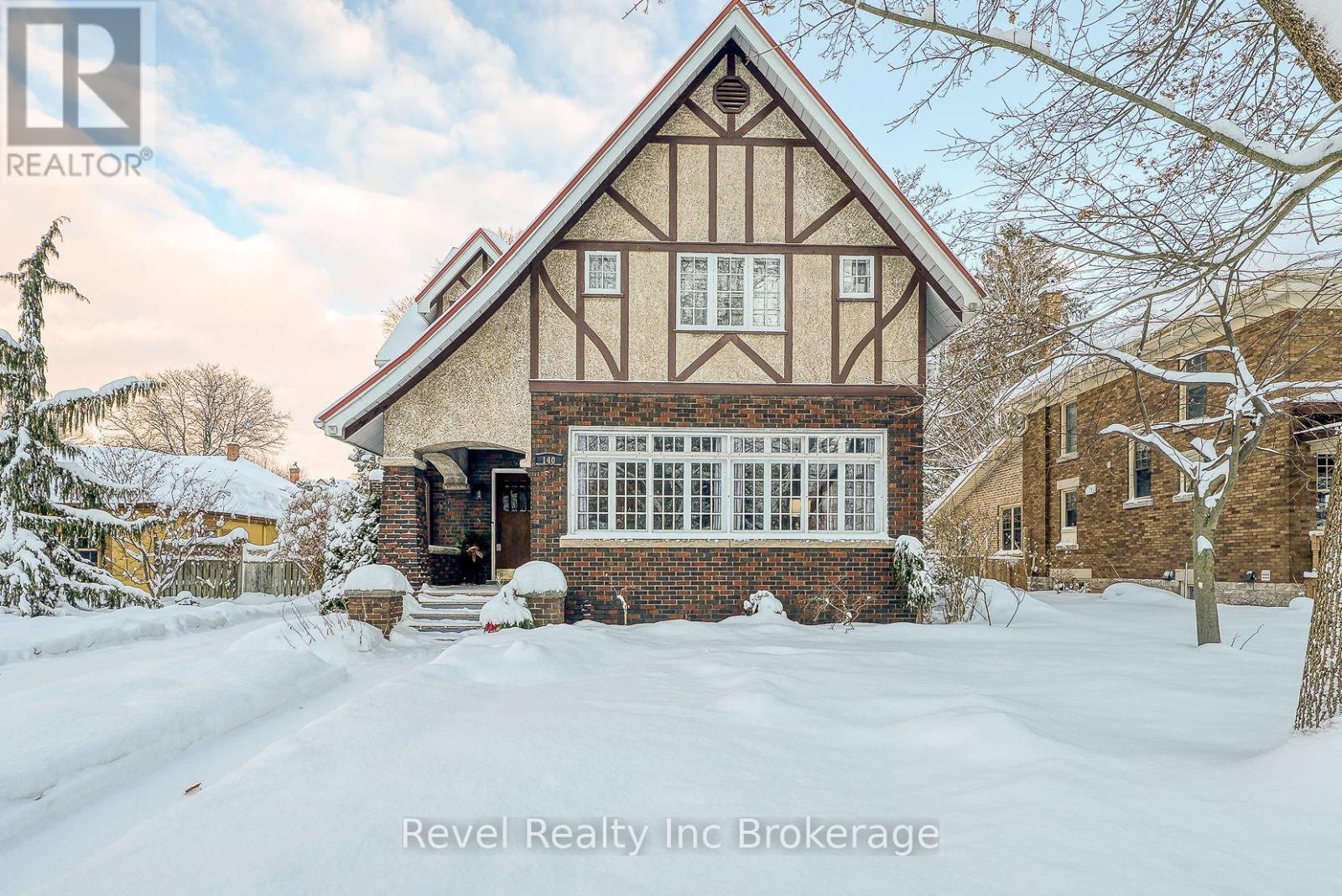 140 Vansittart Avenue, Woodstock (Woodstock - North), ON - Outdoor With Facade