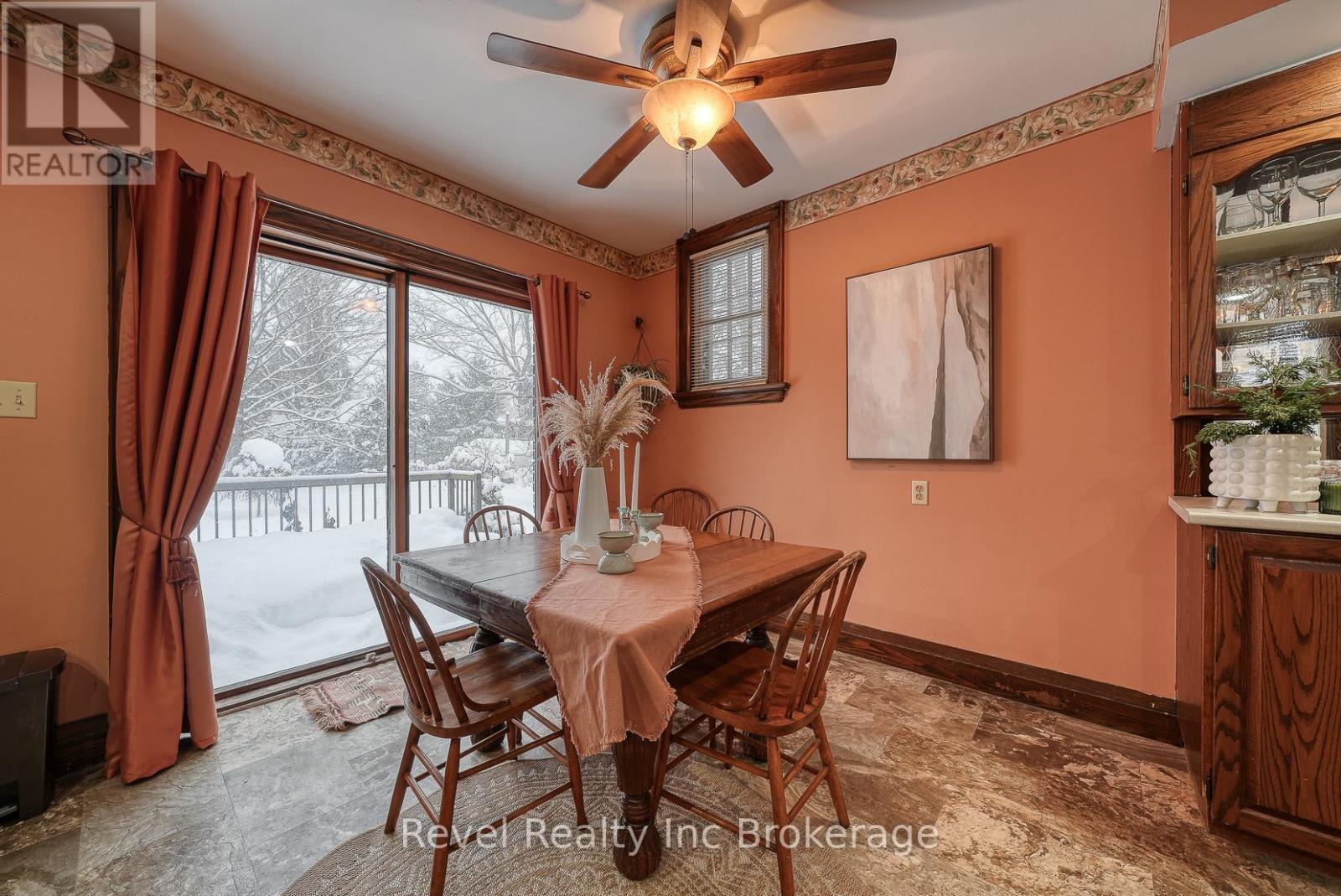 140 Vansittart Avenue, Woodstock (Woodstock - North), ON - Indoor Photo Showing Dining Room