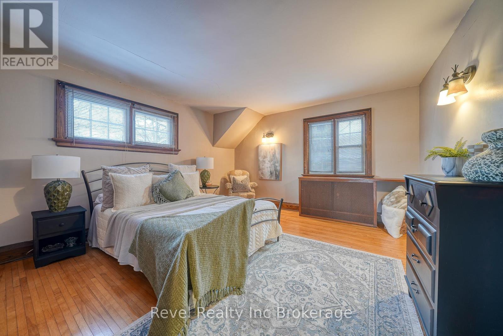 140 Vansittart Avenue, Woodstock (Woodstock - North), ON - Indoor Photo Showing Bedroom
