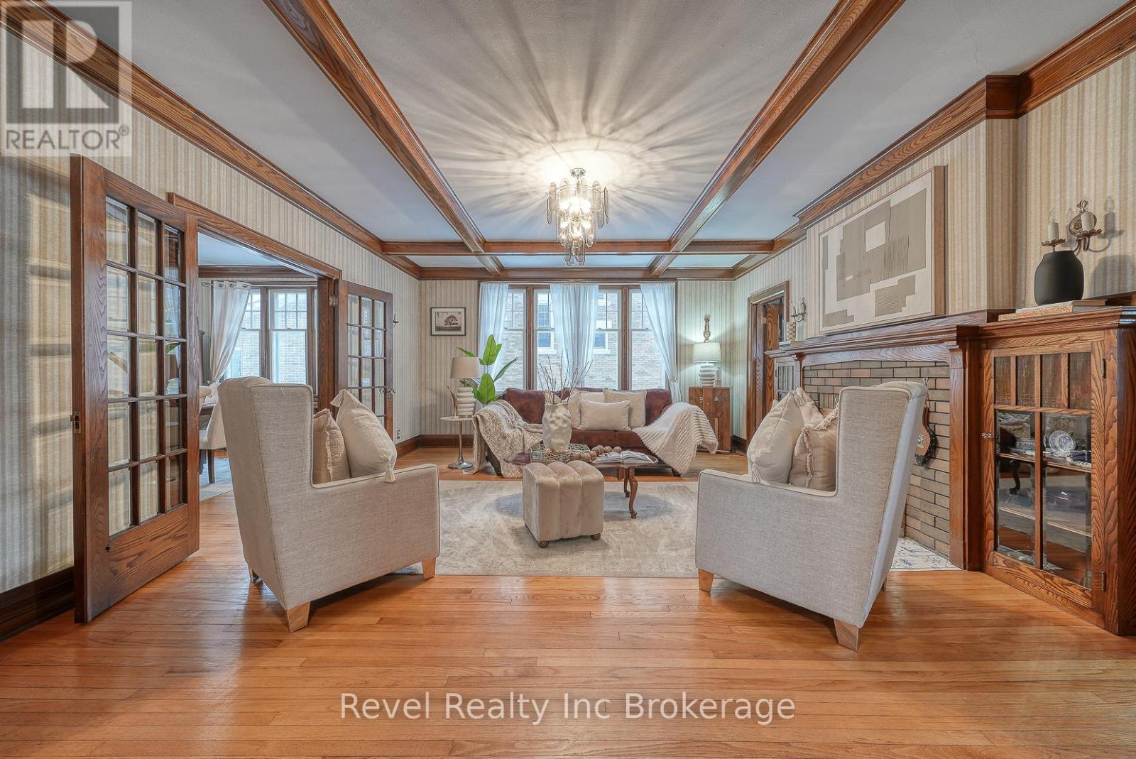 140 Vansittart Avenue, Woodstock (Woodstock - North), ON - Indoor