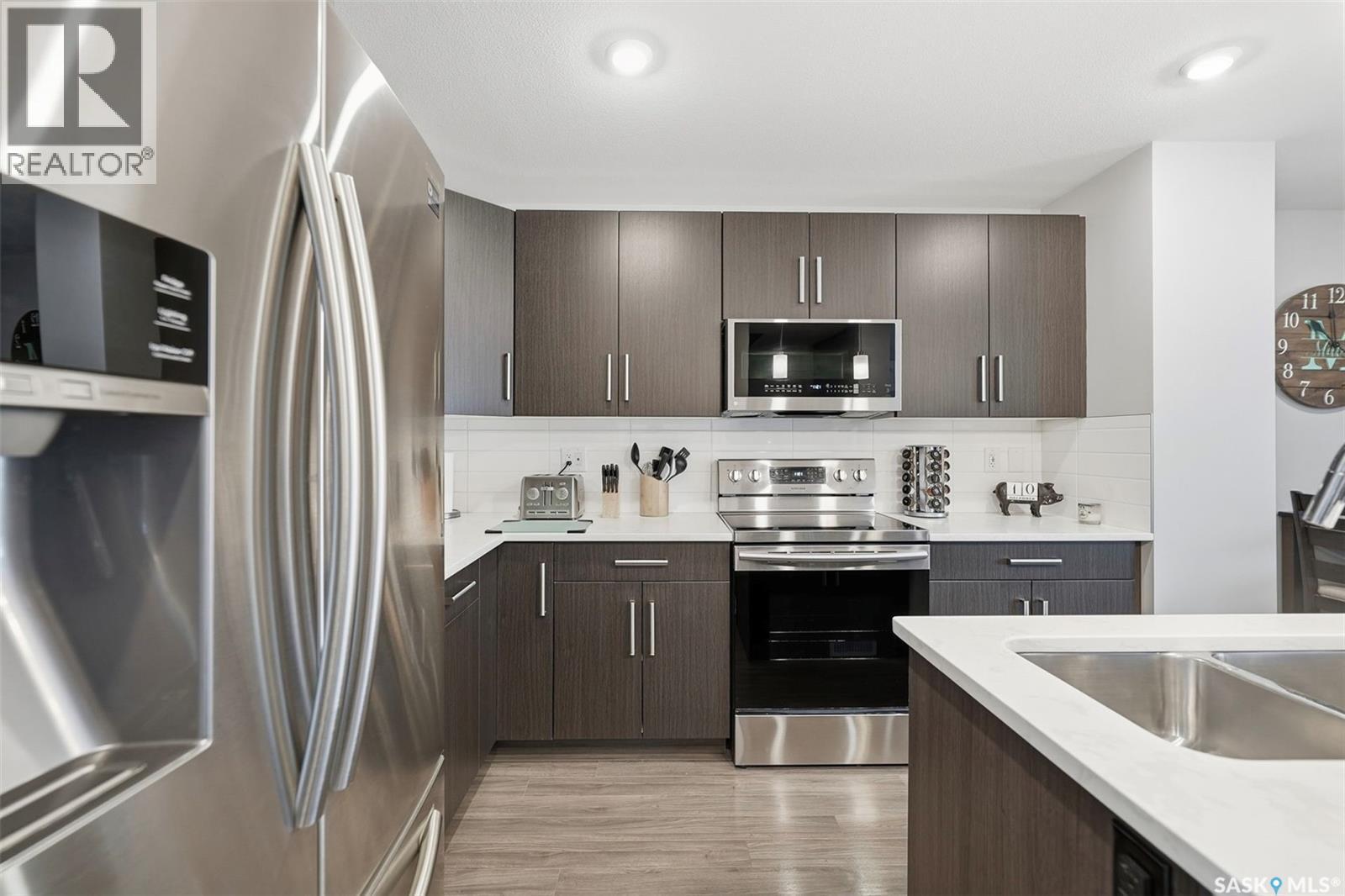 4018 Brighton Circle, Saskatoon, SK - Indoor Photo Showing Kitchen With Upgraded Kitchen