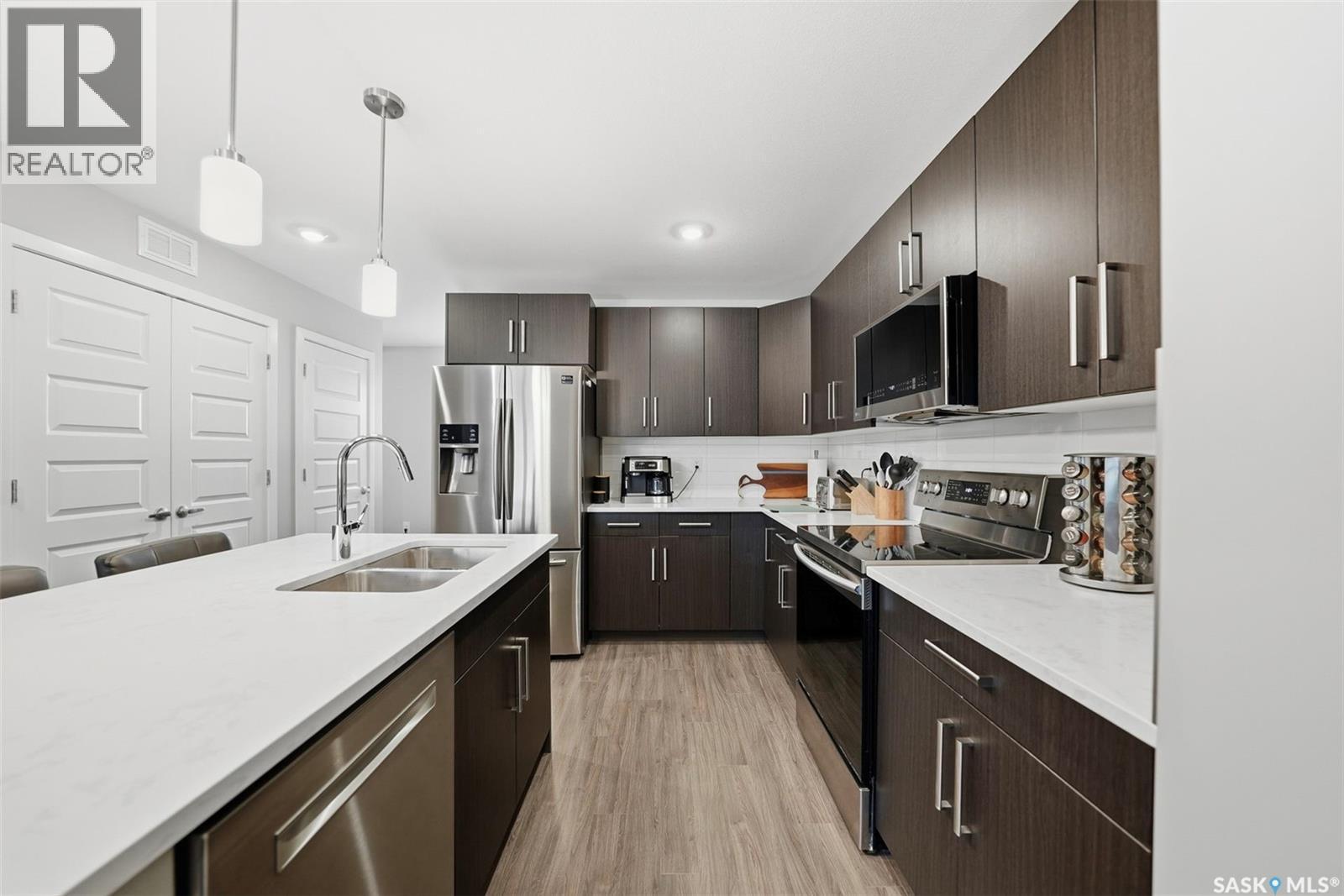 4018 Brighton Circle, Saskatoon, SK - Indoor Photo Showing Kitchen With Double Sink With Upgraded Kitchen