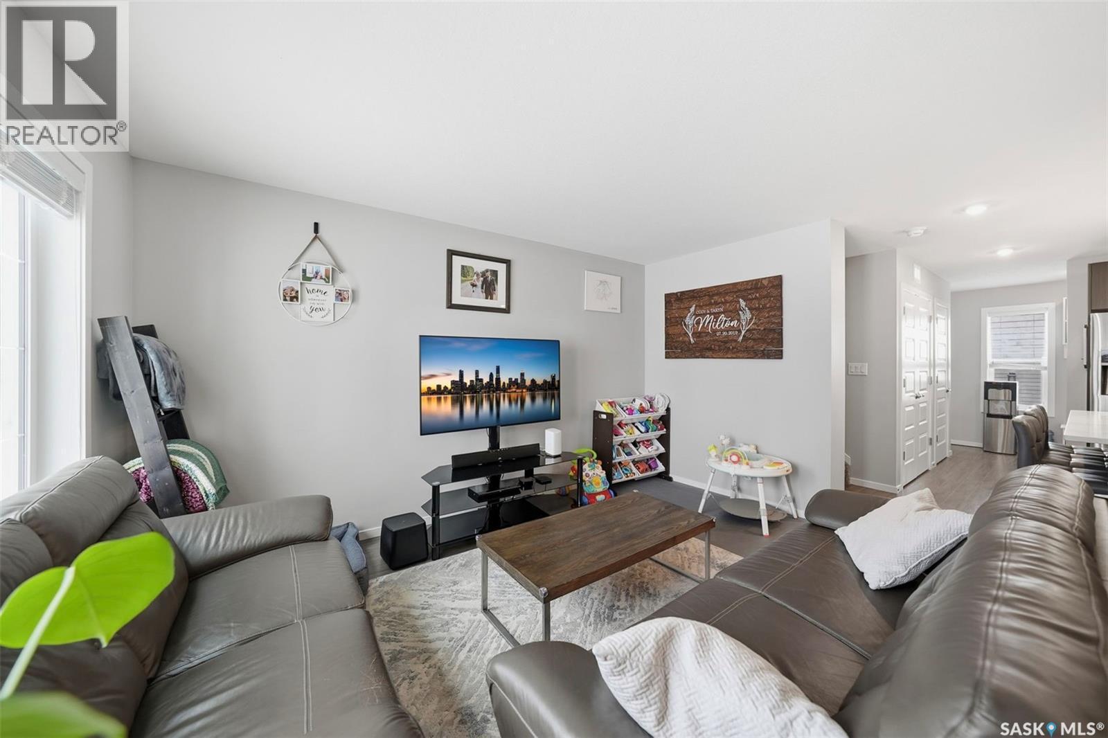 4018 Brighton Circle, Saskatoon, SK - Indoor Photo Showing Living Room