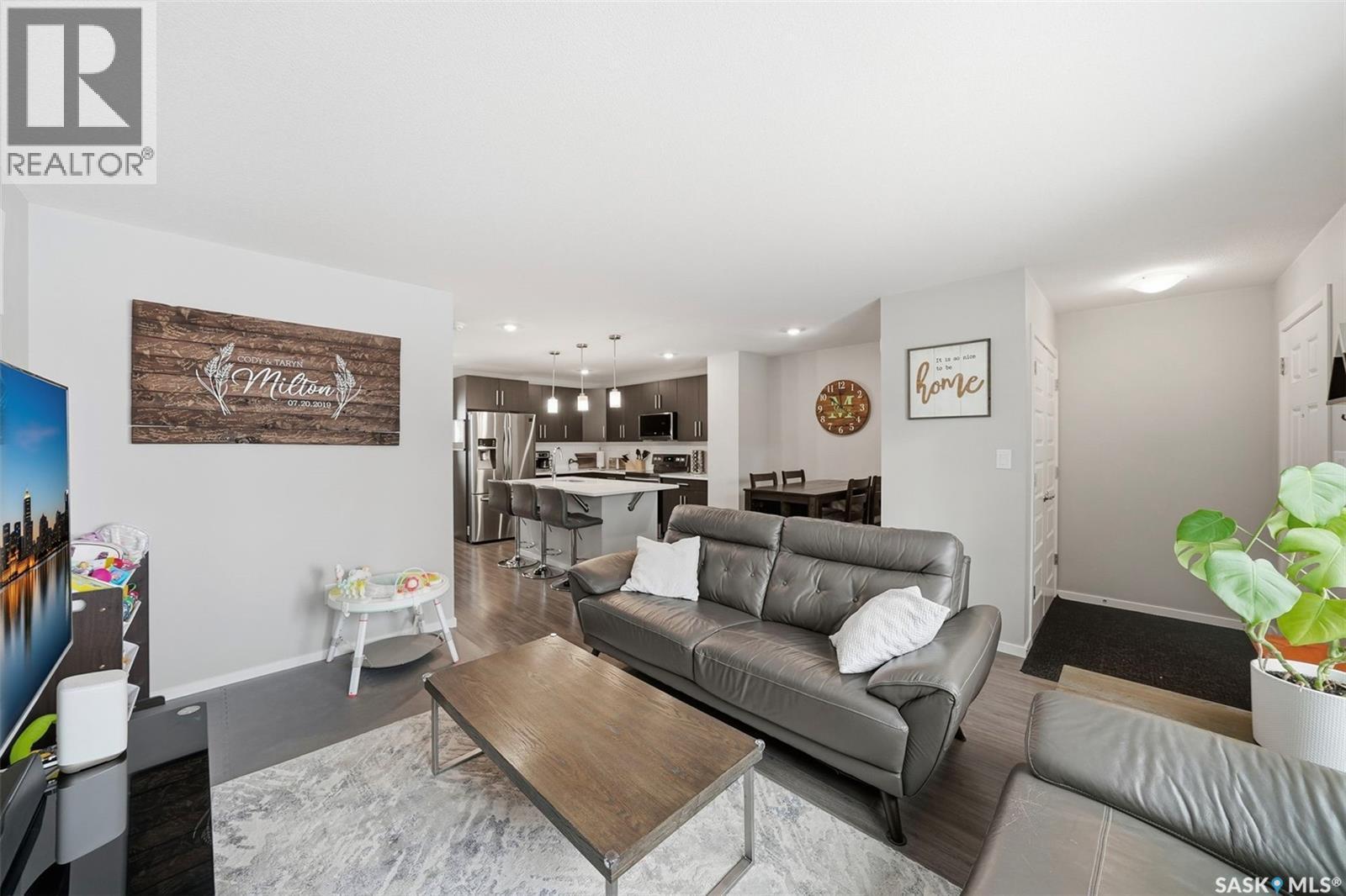 4018 Brighton Circle, Saskatoon, SK - Indoor Photo Showing Living Room