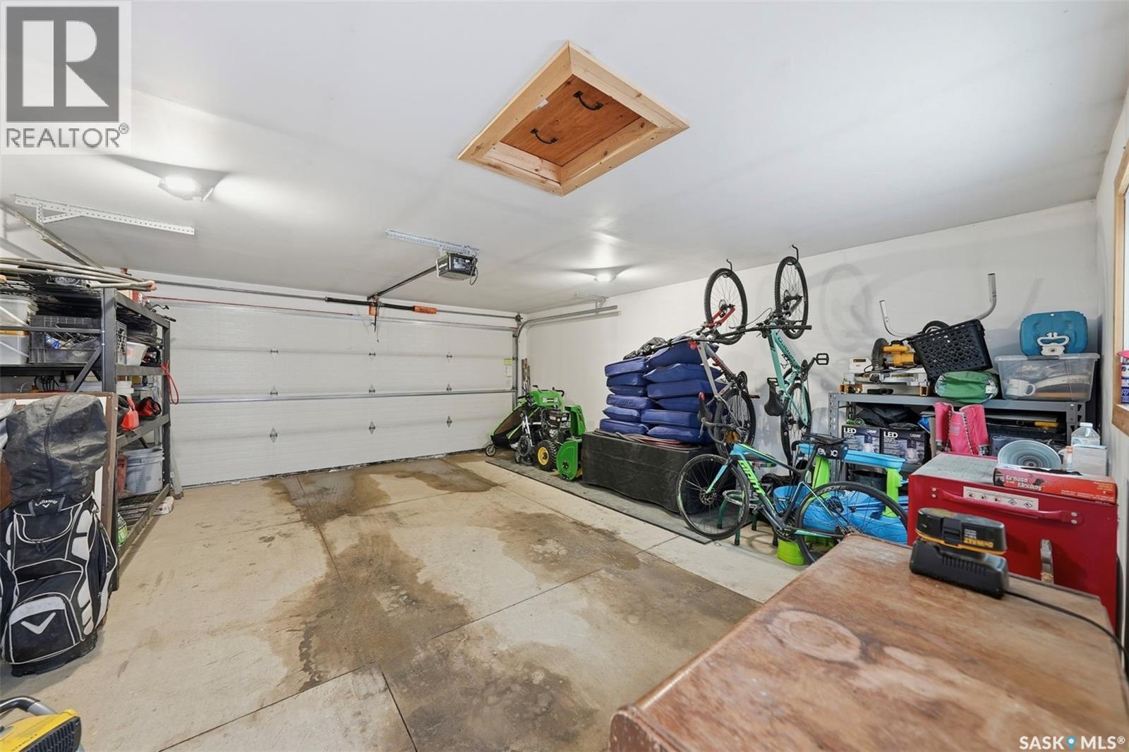 4018 Brighton Circle, Saskatoon, SK - Indoor Photo Showing Garage