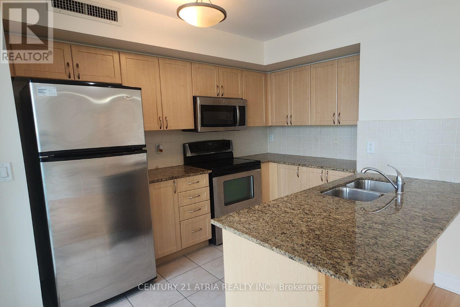 708 - 75 South Town Centre Boulevard, Markham, ON - Indoor Photo Showing Kitchen With Double Sink
