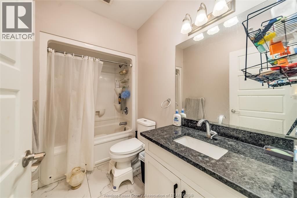 3605 King Street Unit# Lower, Windsor, ON - Indoor Photo Showing Bathroom