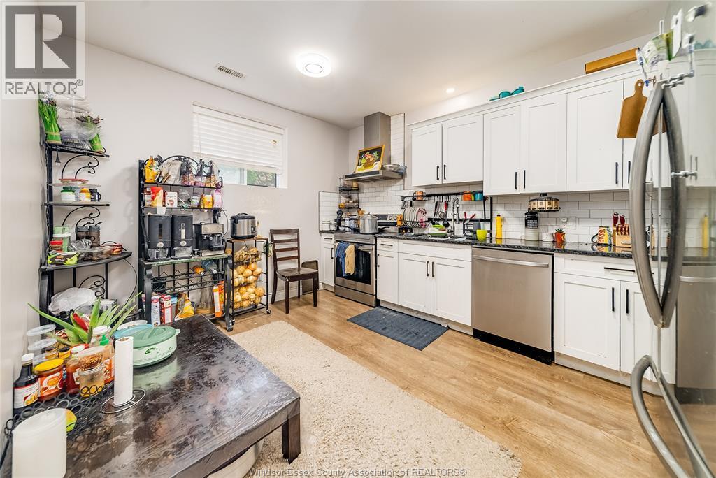 3605 King Street Unit# Lower, Windsor, ON - Indoor Photo Showing Kitchen