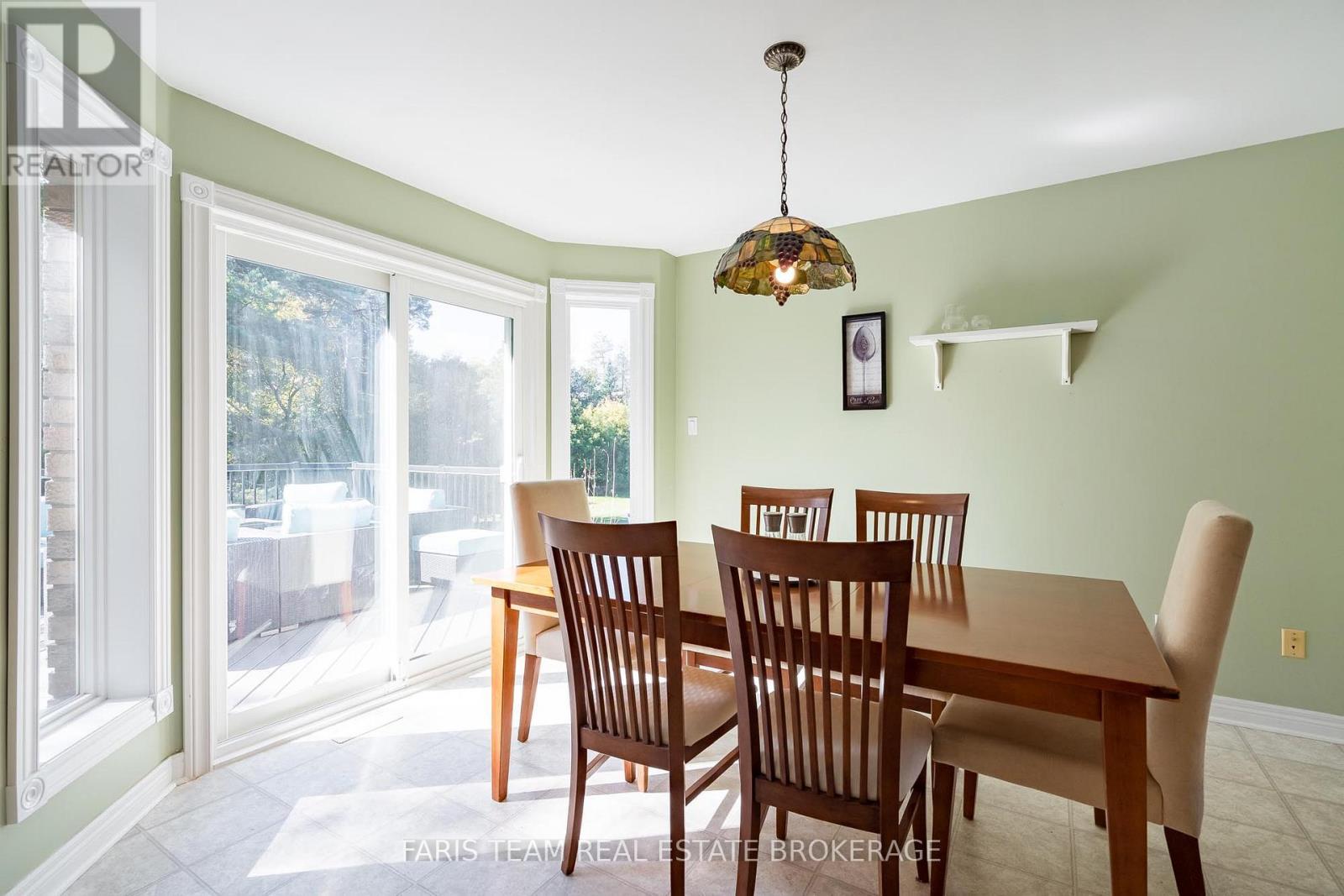 24 Parr Boulevard, Springwater, ON - Indoor Photo Showing Dining Room
