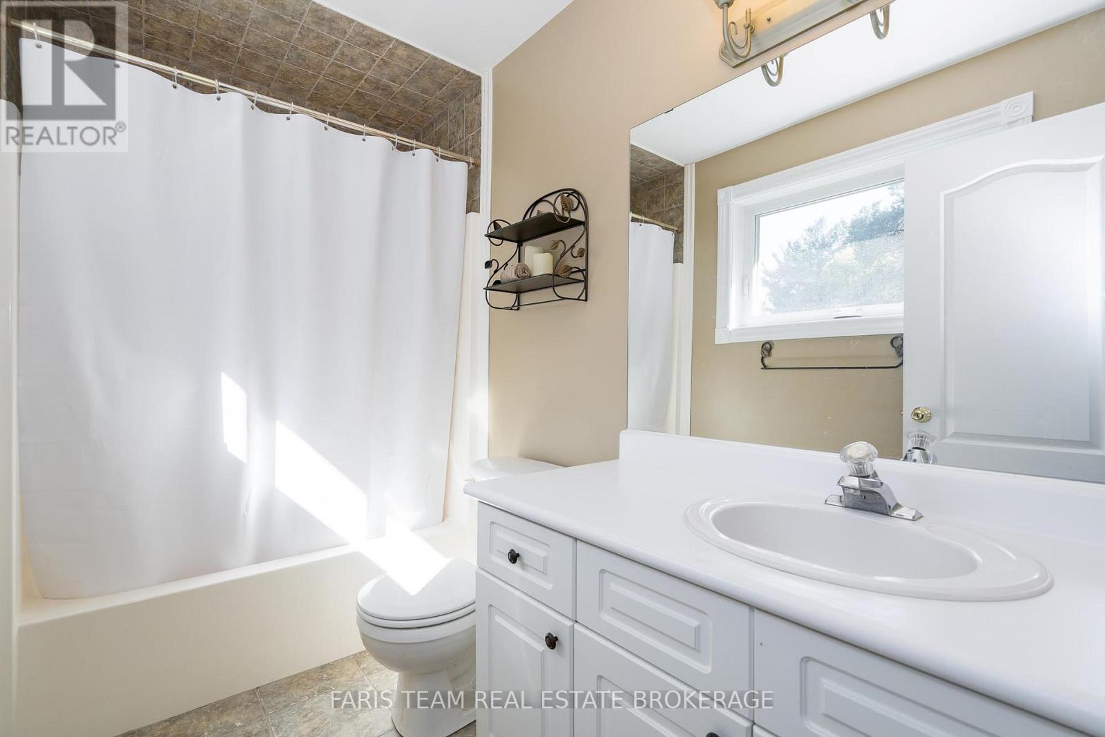 24 Parr Boulevard, Springwater, ON - Indoor Photo Showing Bathroom