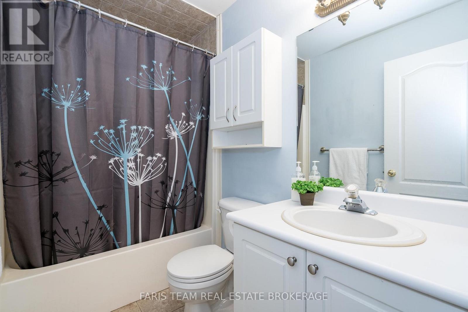 24 Parr Boulevard, Springwater, ON - Indoor Photo Showing Bathroom