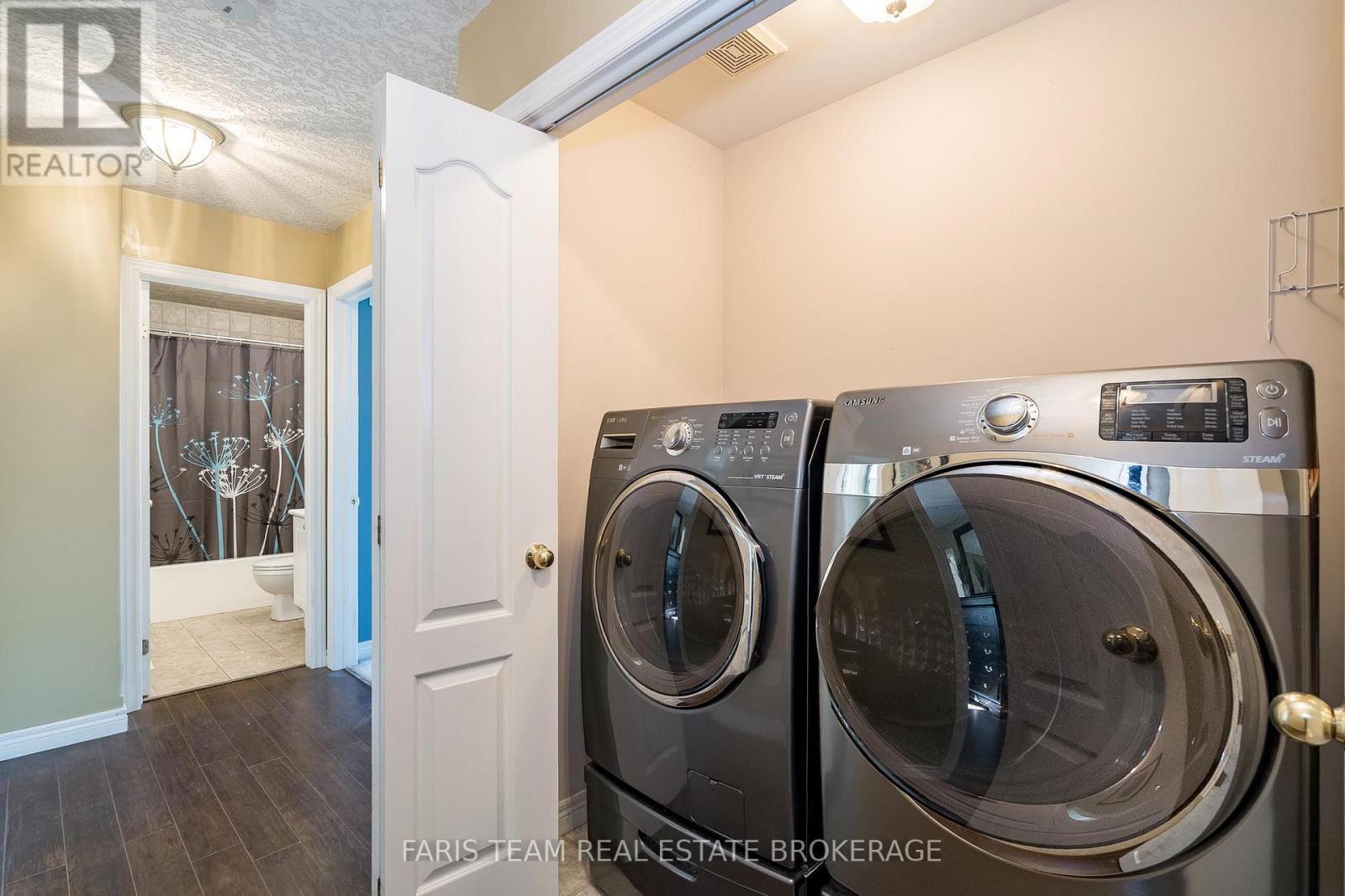 24 Parr Boulevard, Springwater, ON - Indoor Photo Showing Laundry Room