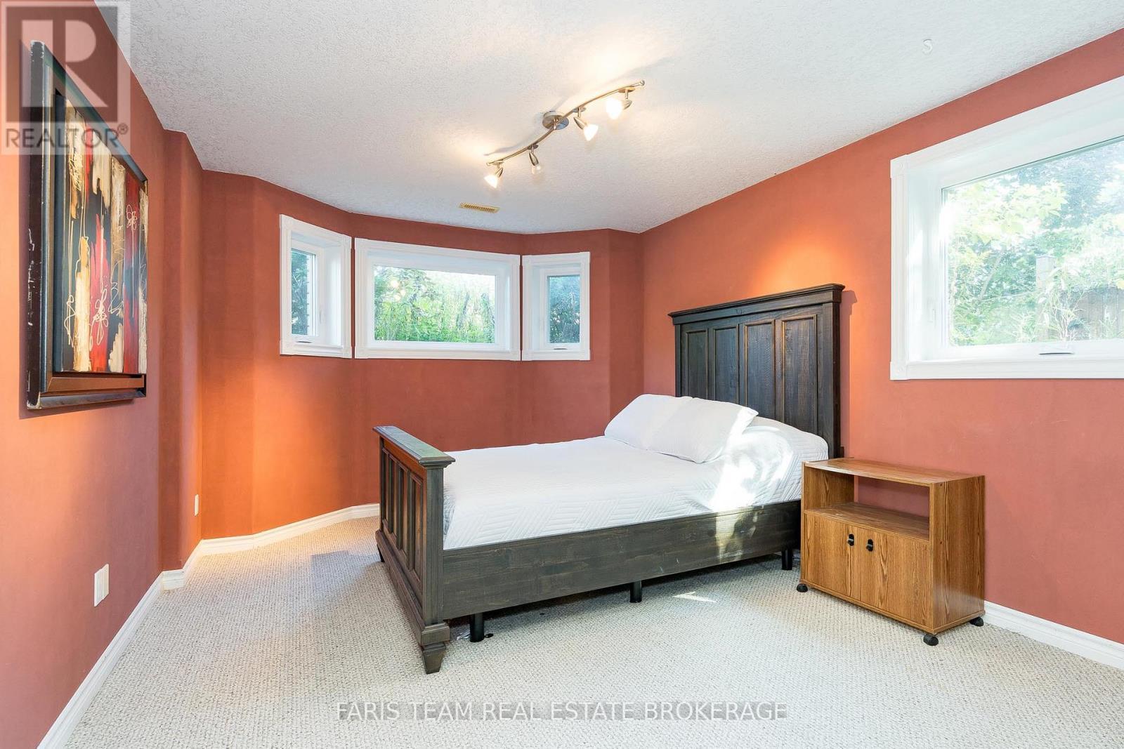 24 Parr Boulevard, Springwater, ON - Indoor Photo Showing Bedroom