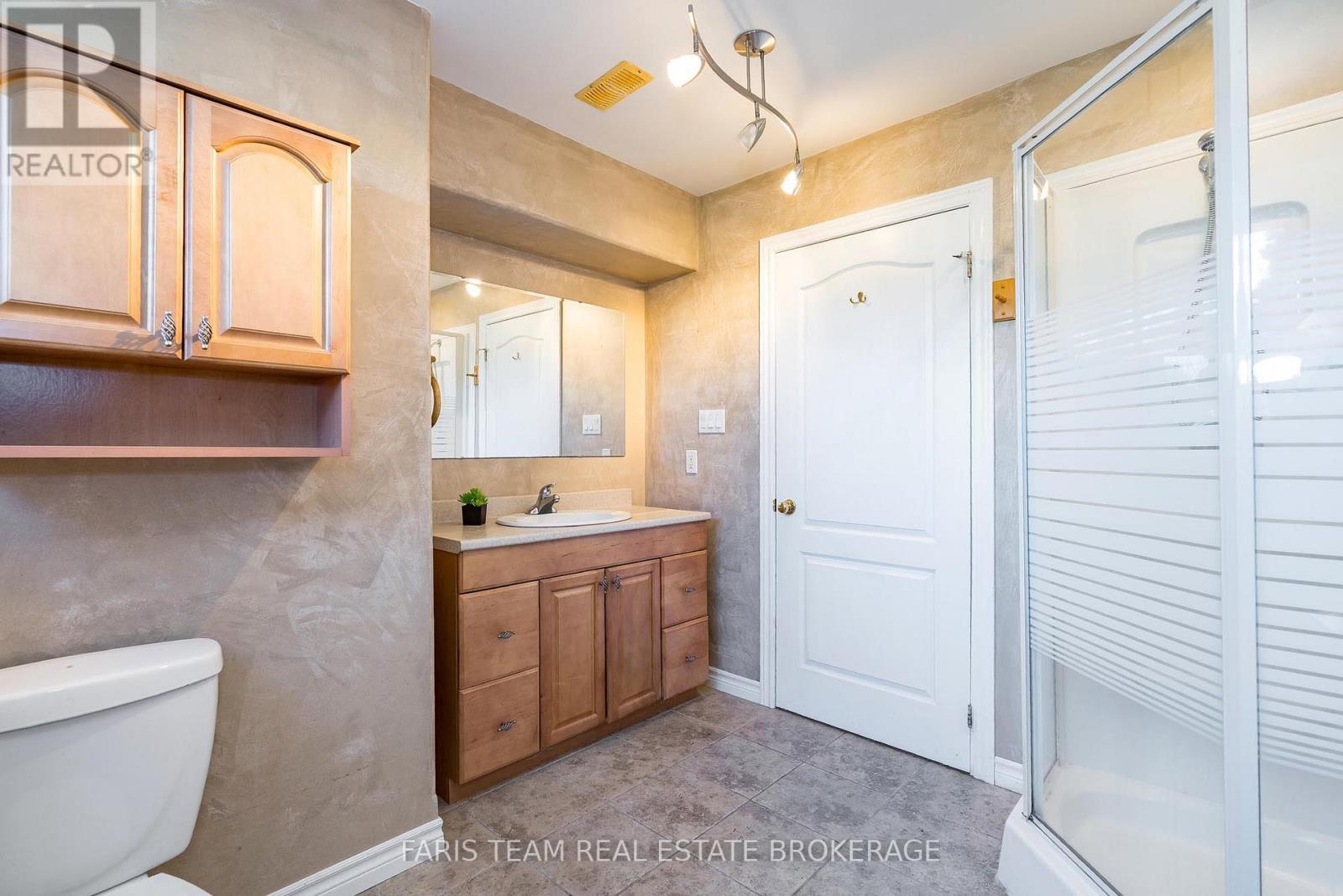 24 Parr Boulevard, Springwater, ON - Indoor Photo Showing Bathroom