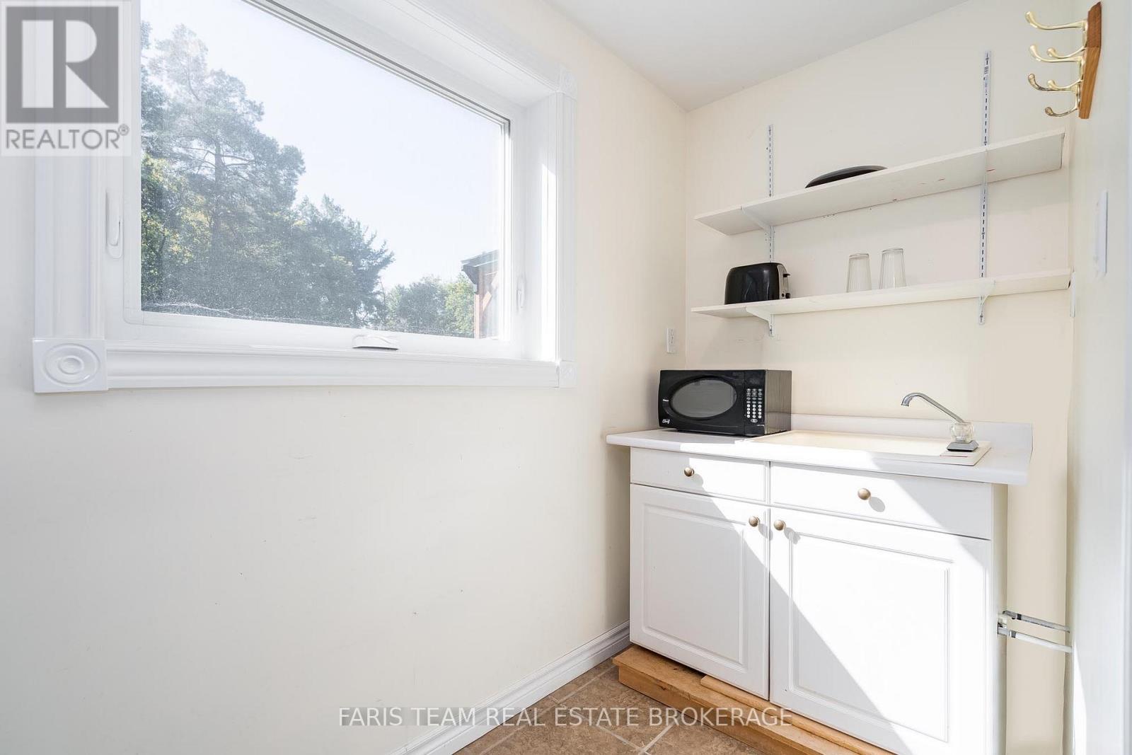 24 Parr Boulevard, Springwater, ON - Indoor Photo Showing Other Room