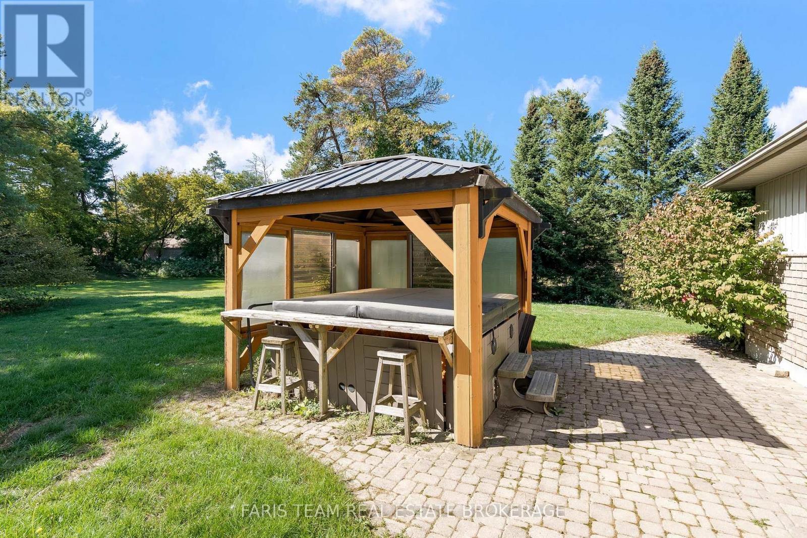 24 Parr Boulevard, Springwater, ON - Outdoor