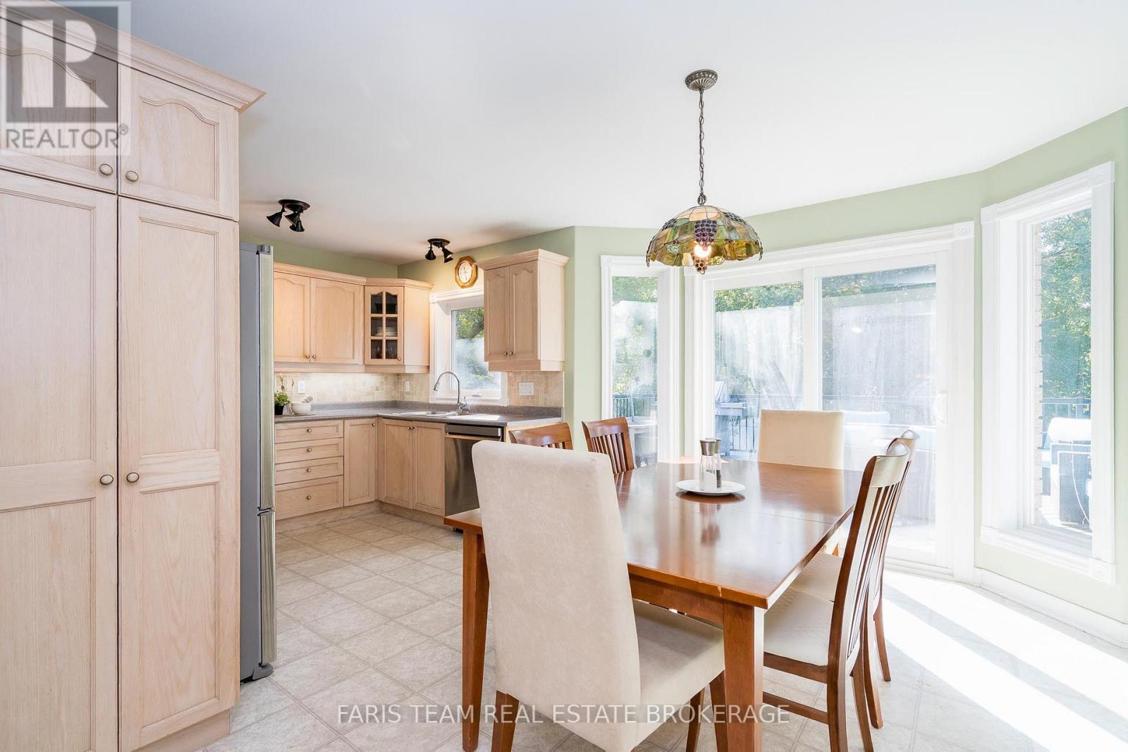24 Parr Boulevard, Springwater, ON - Indoor Photo Showing Dining Room