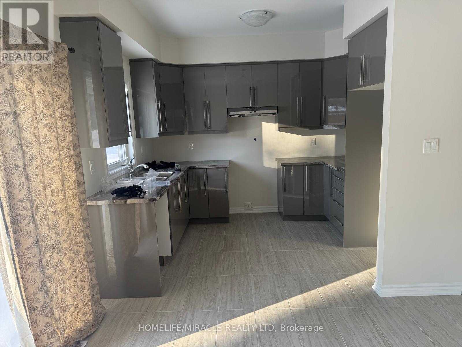 165 Beechwood Forest Lane, Gravenhurst, ON - Indoor Photo Showing Kitchen